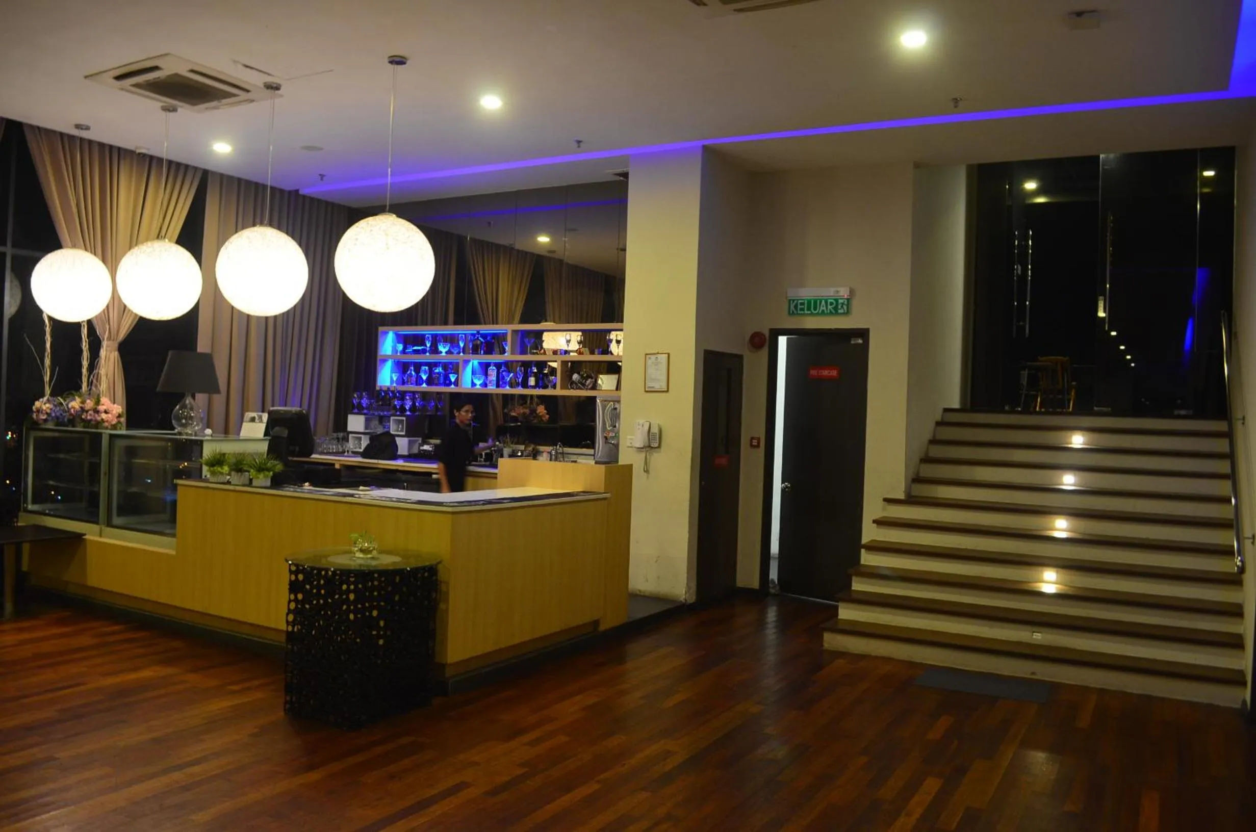 Lounge or bar in Cozy Living Sky Apartment