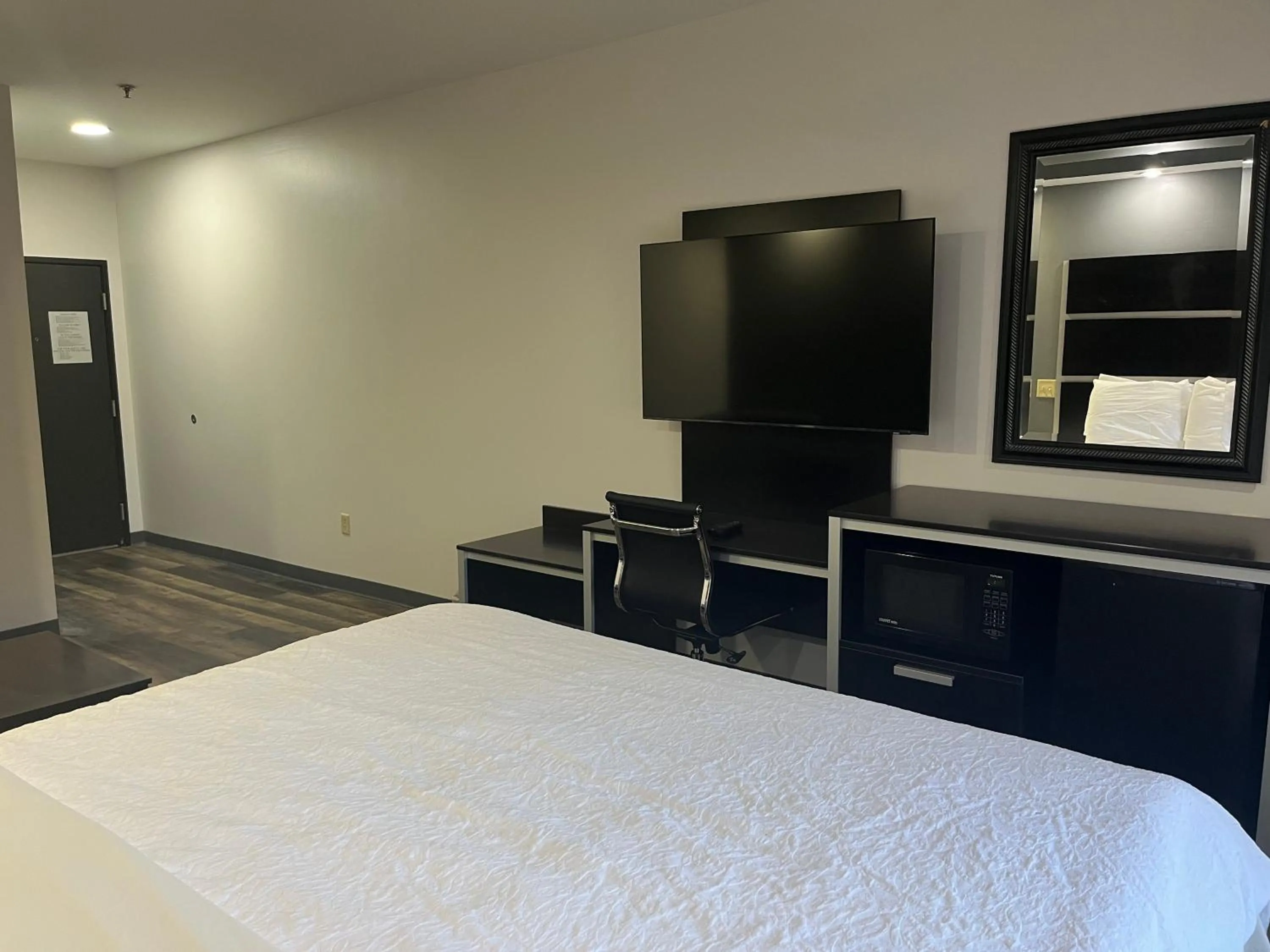 TV and multimedia, Bed in Sonesta Essential Savannah