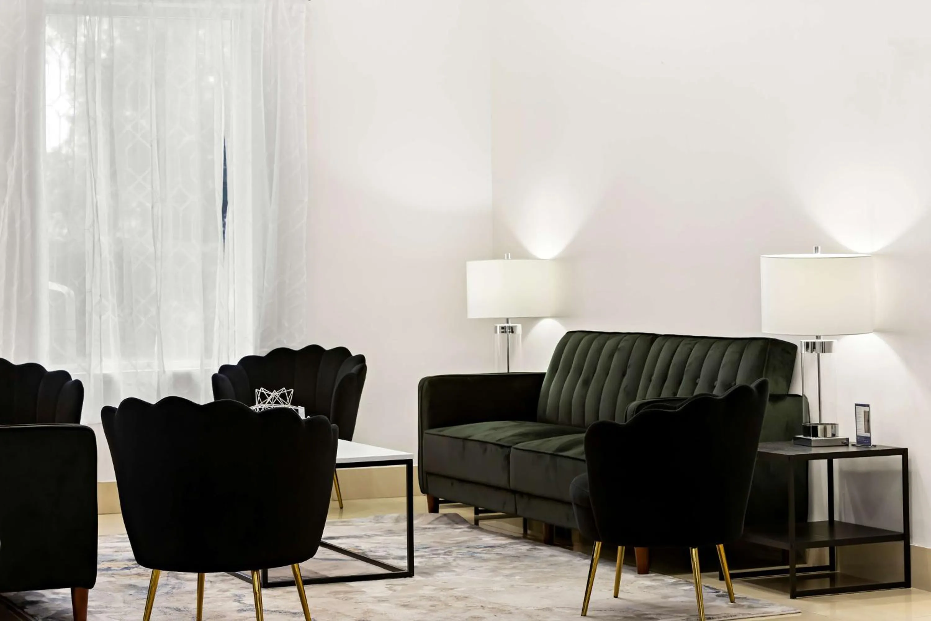 Lobby or reception in Sonesta Essential Savannah