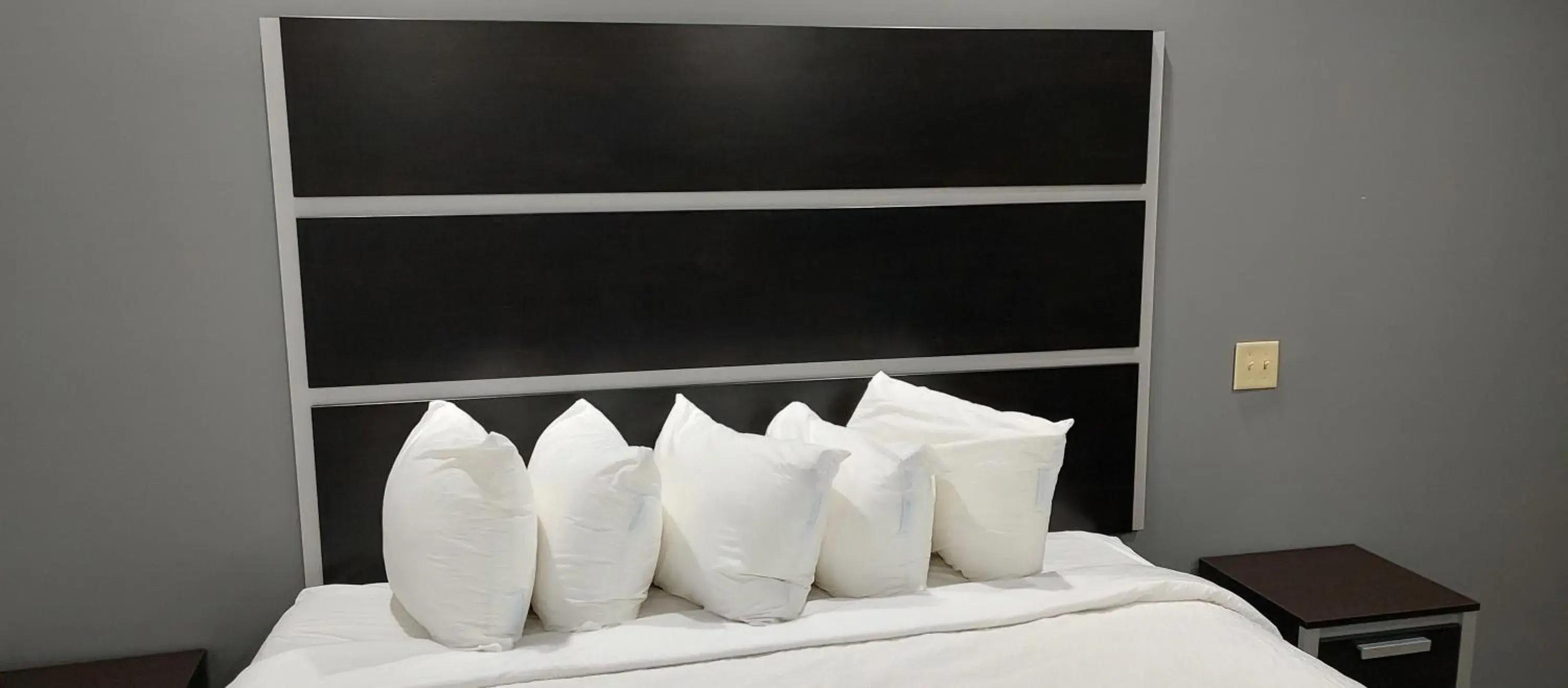 King Room with Roll-In Shower - Disability Access/Non Smoking in Sans Boutique Hotel & Suites King Room with Roll-In Shower - Disability Access/Non Smoking in Sans Boutique Hotel & Suites