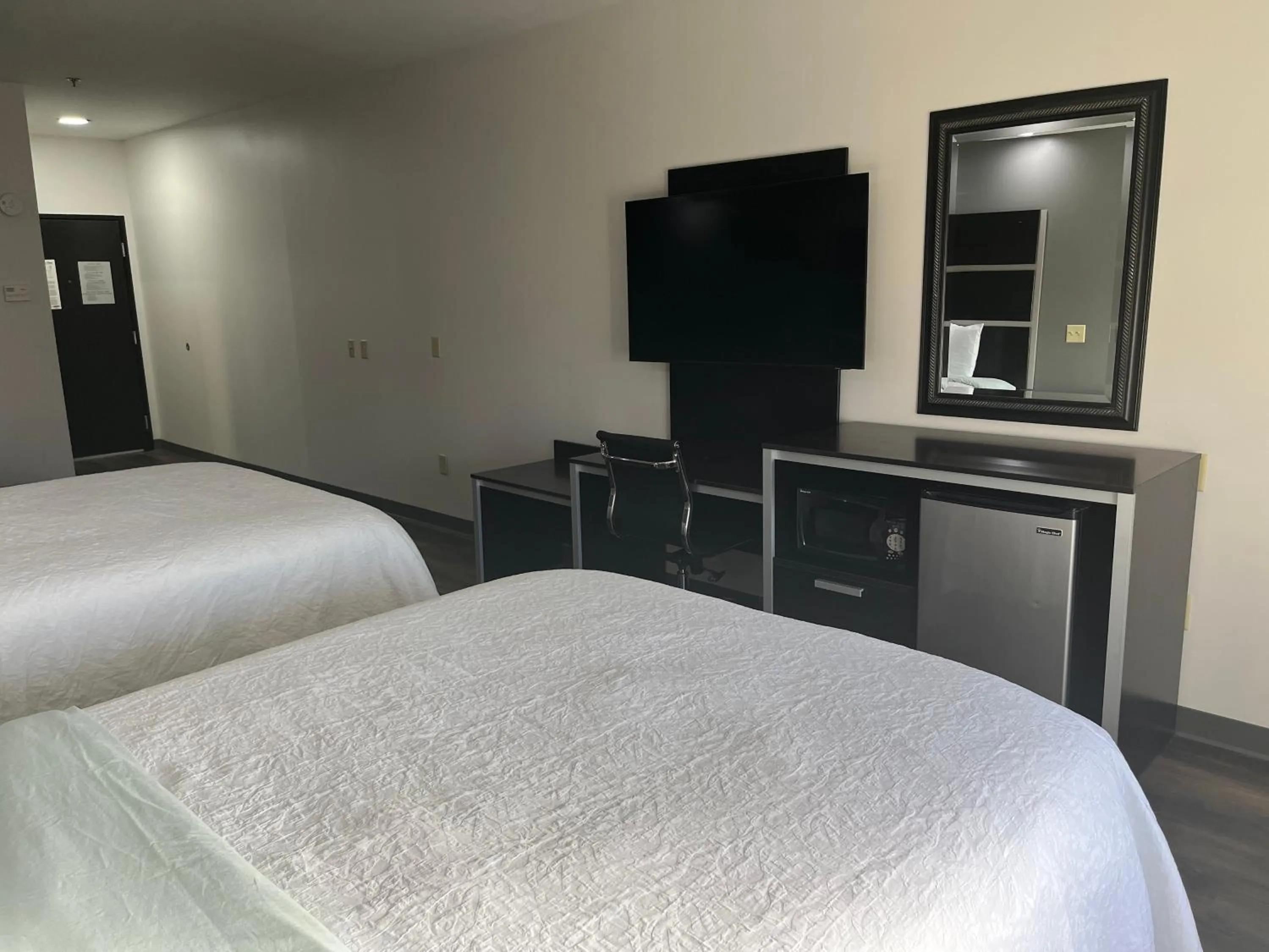 TV and multimedia, Bed in Sonesta Essential Savannah