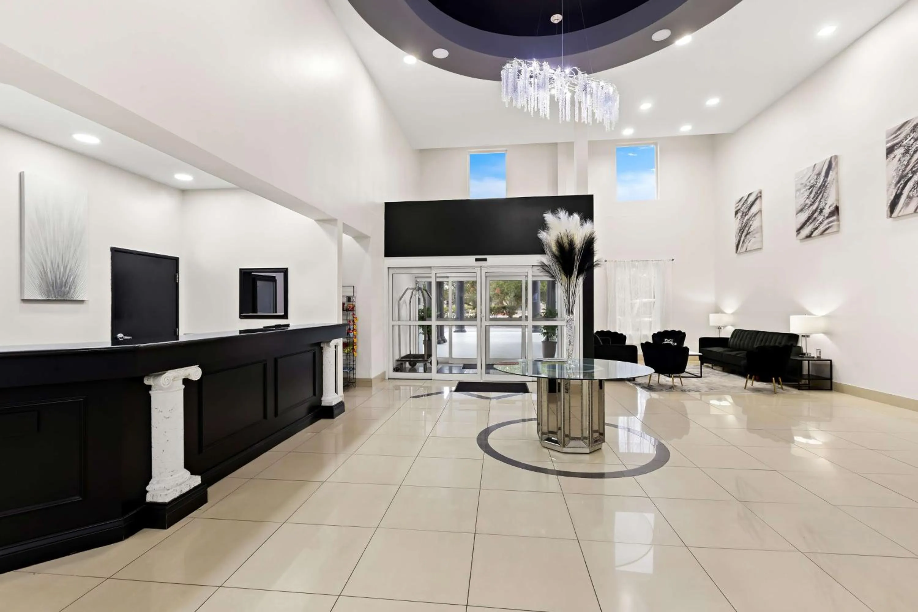 Lobby or reception in Sonesta Essential Savannah