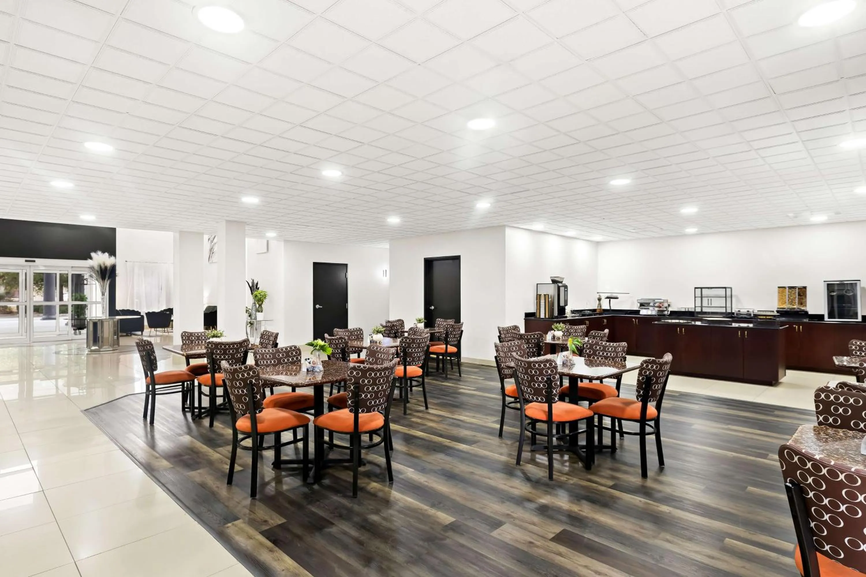 Restaurant/places to eat in Sonesta Essential Savannah