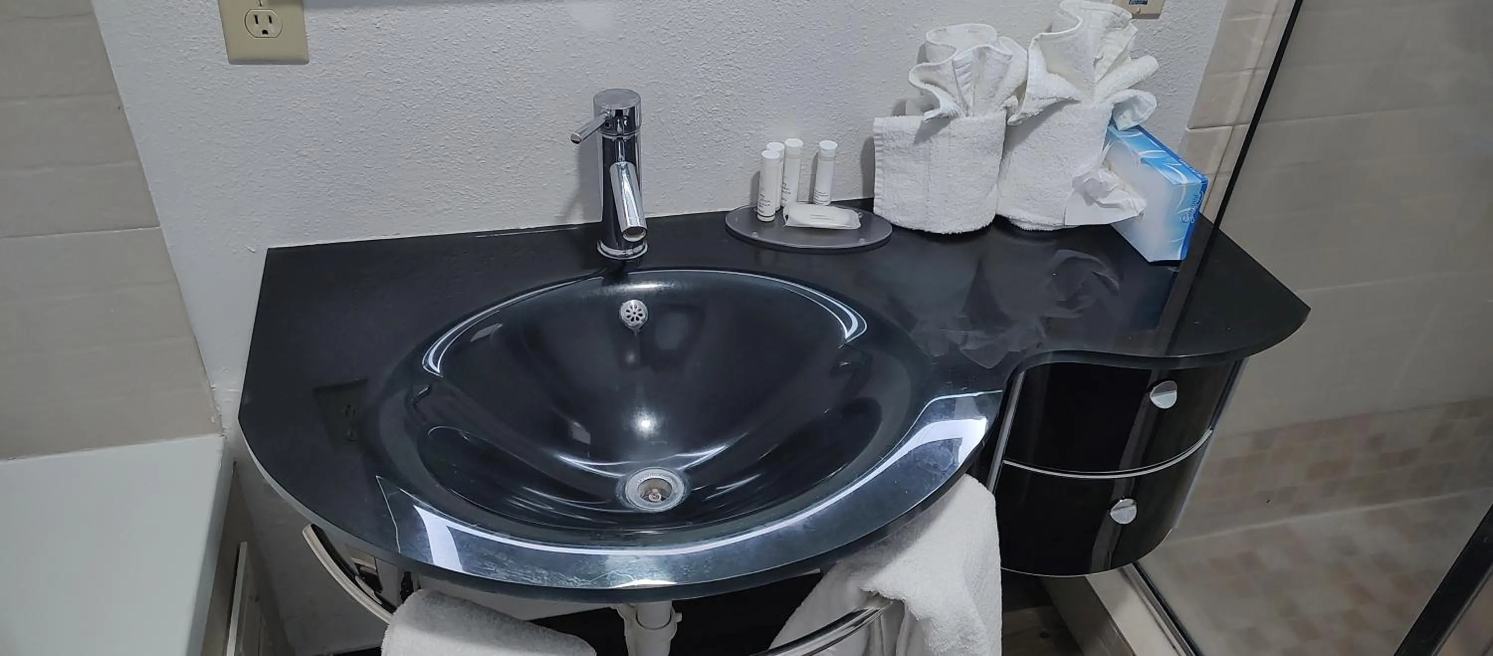 Bathroom in Sonesta Essential Savannah