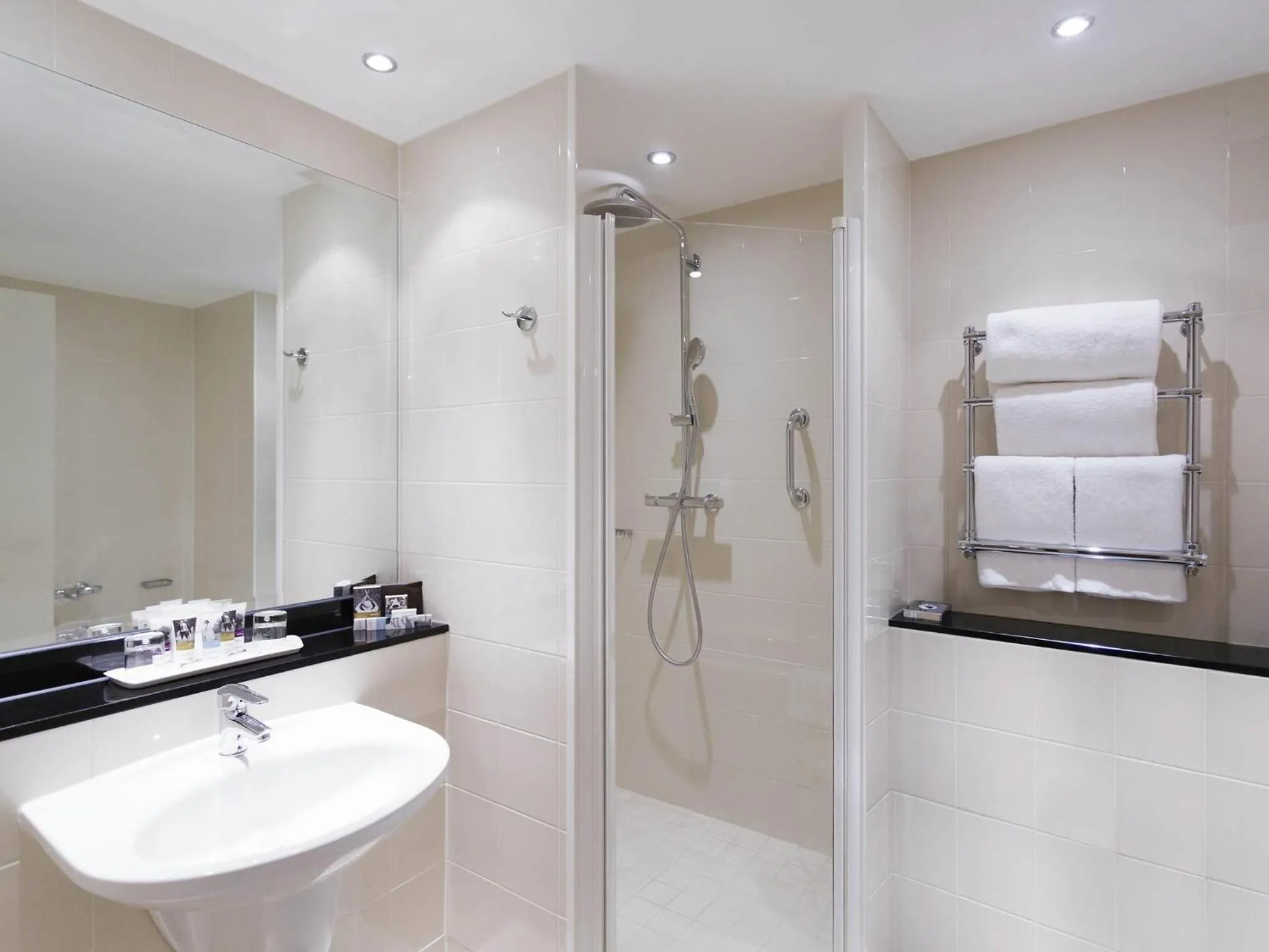 Bedroom in Mercure Sheffield St Paul's Hotel & Spa