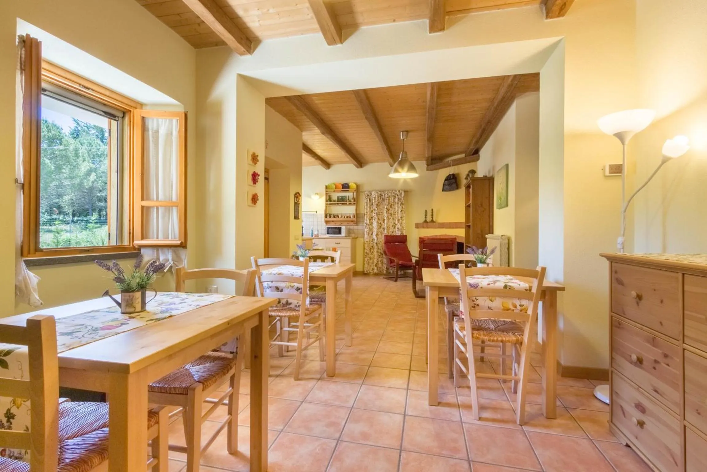 Communal lounge/ TV room in Su Pitiolu - casa vacanze