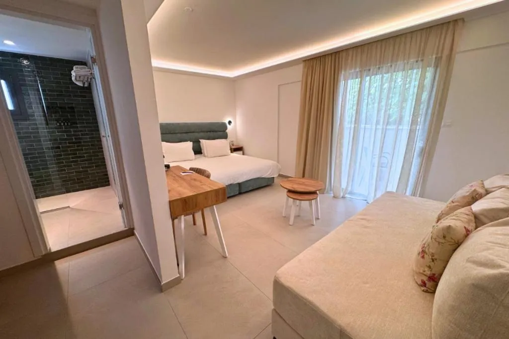 Photo of the whole room, Bed in Hypnos Boutique Hotel