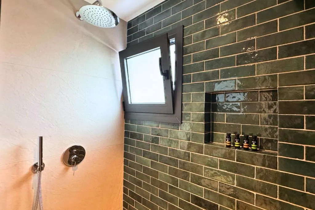 Shower in Hypnos Boutique Hotel