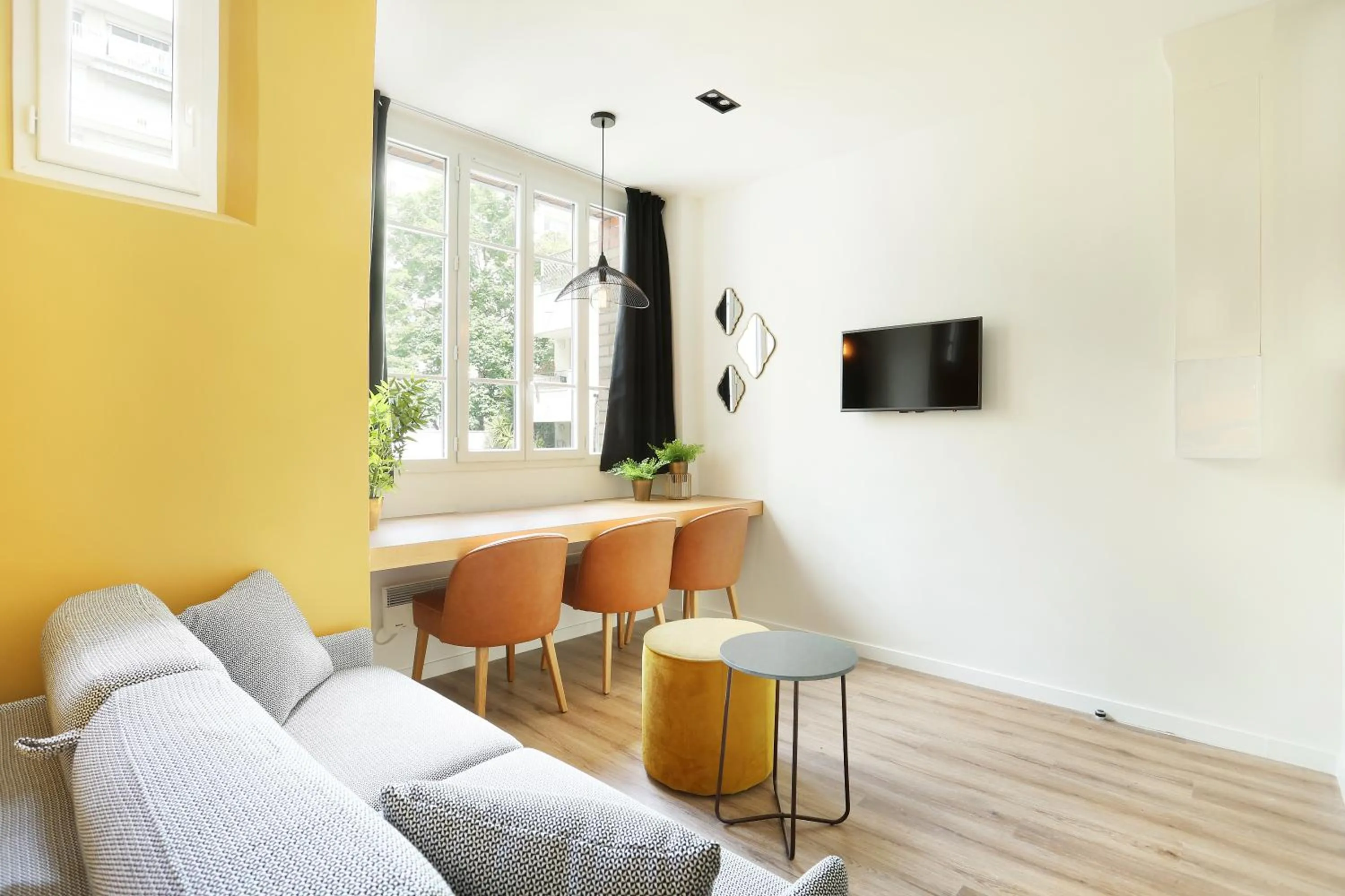 TV and multimedia in YAYS Paris Zola by Numa