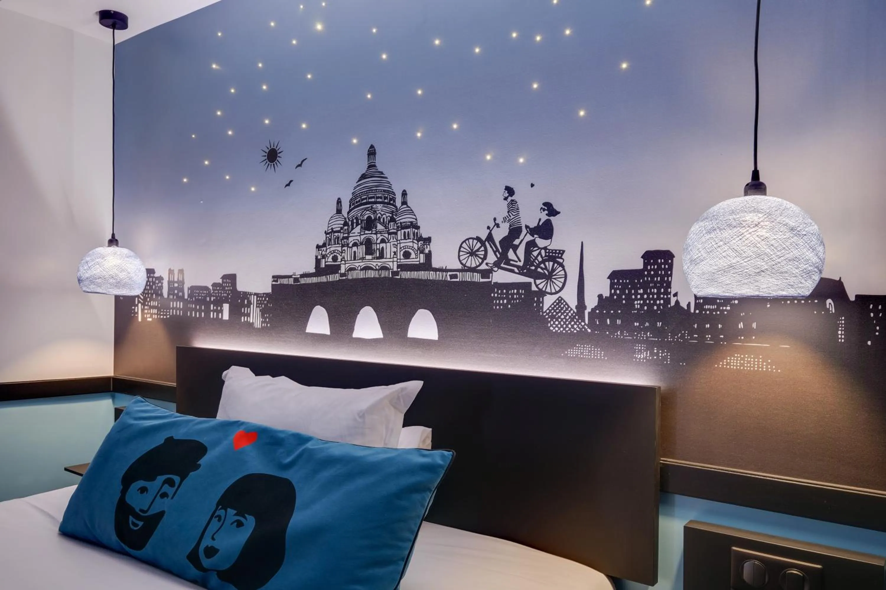 Bed in Hôtel Lucien & Marinette