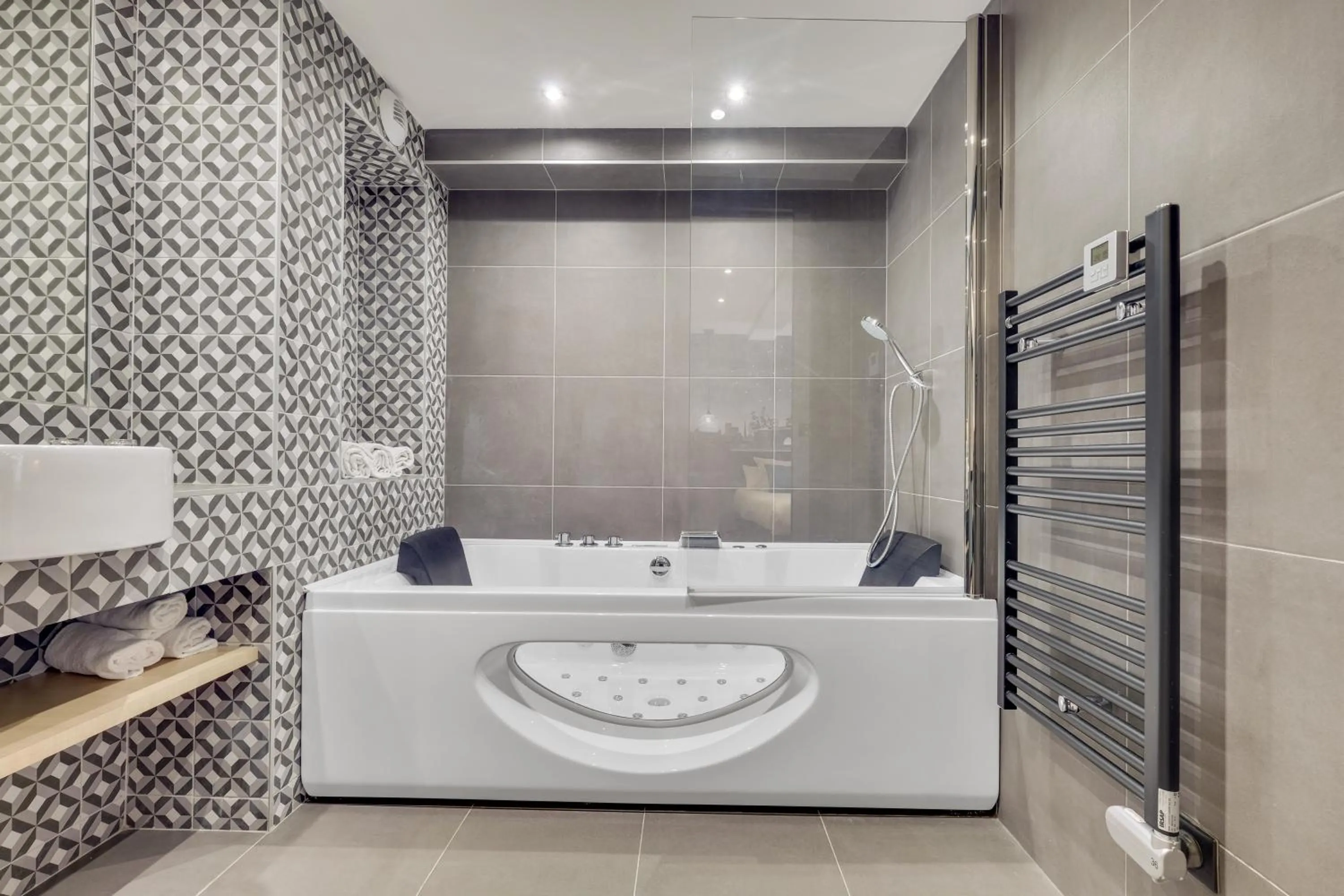 Bathroom in Hôtel Lucien & Marinette