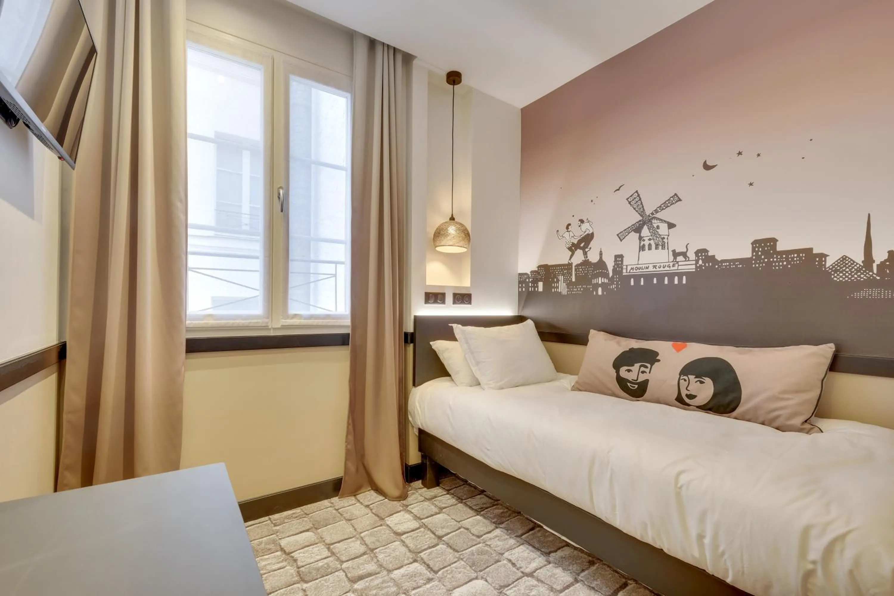 Photo of the whole room, Bed in Hôtel Lucien & Marinette
