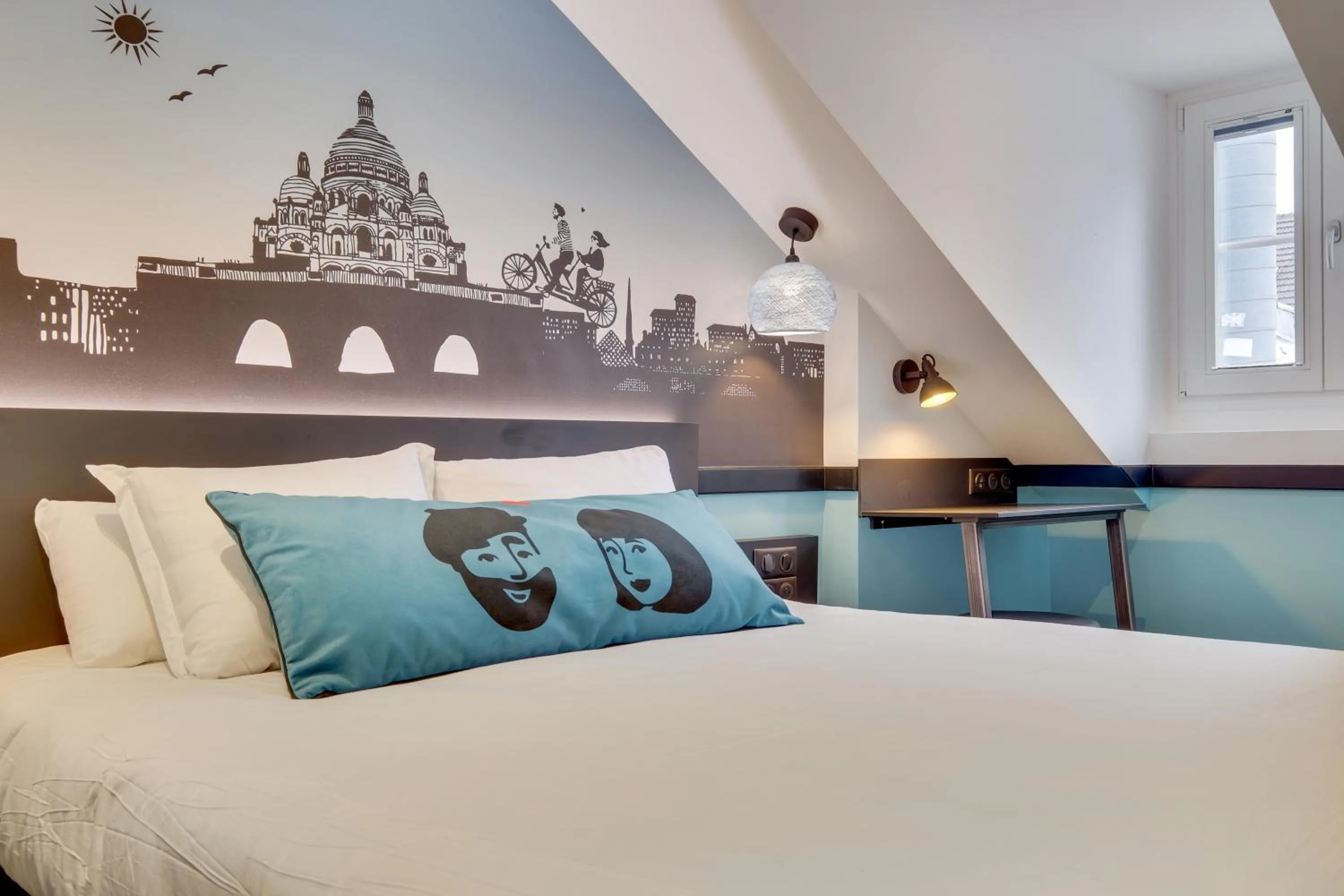 Bed in Hôtel Lucien & Marinette