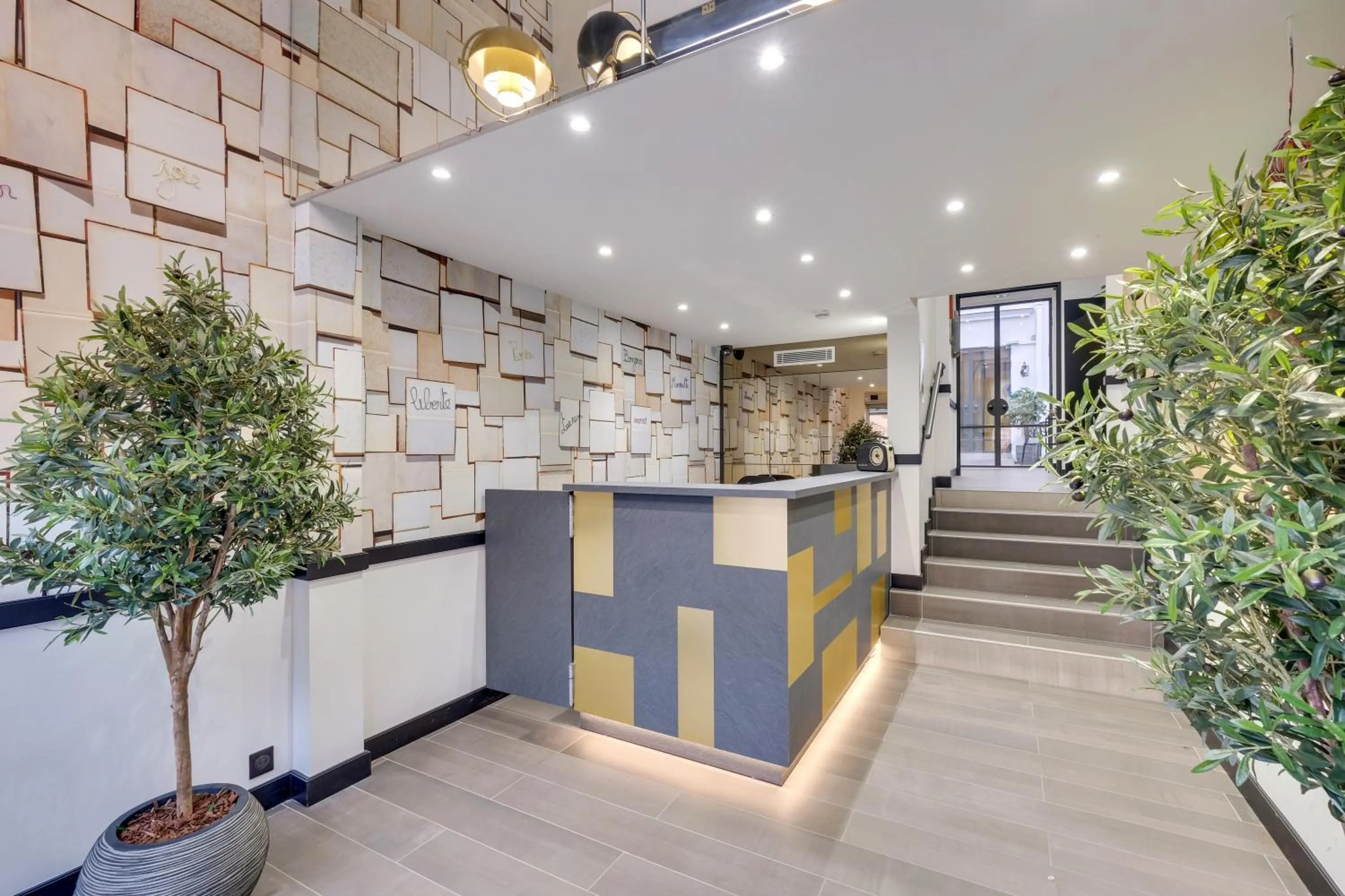 Lobby or reception in Hôtel Lucien & Marinette