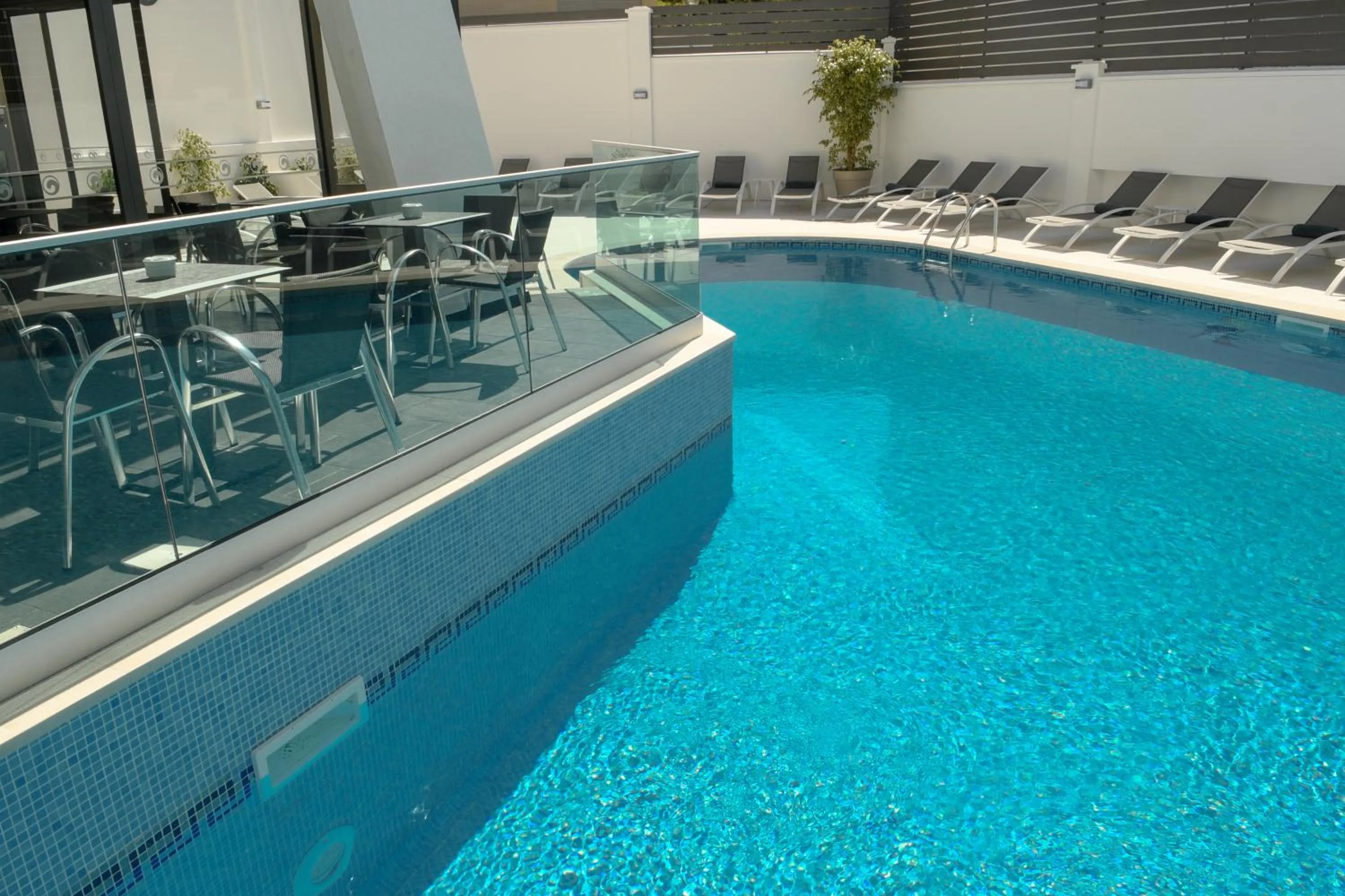 Swimming pool in Villamar Style Maison