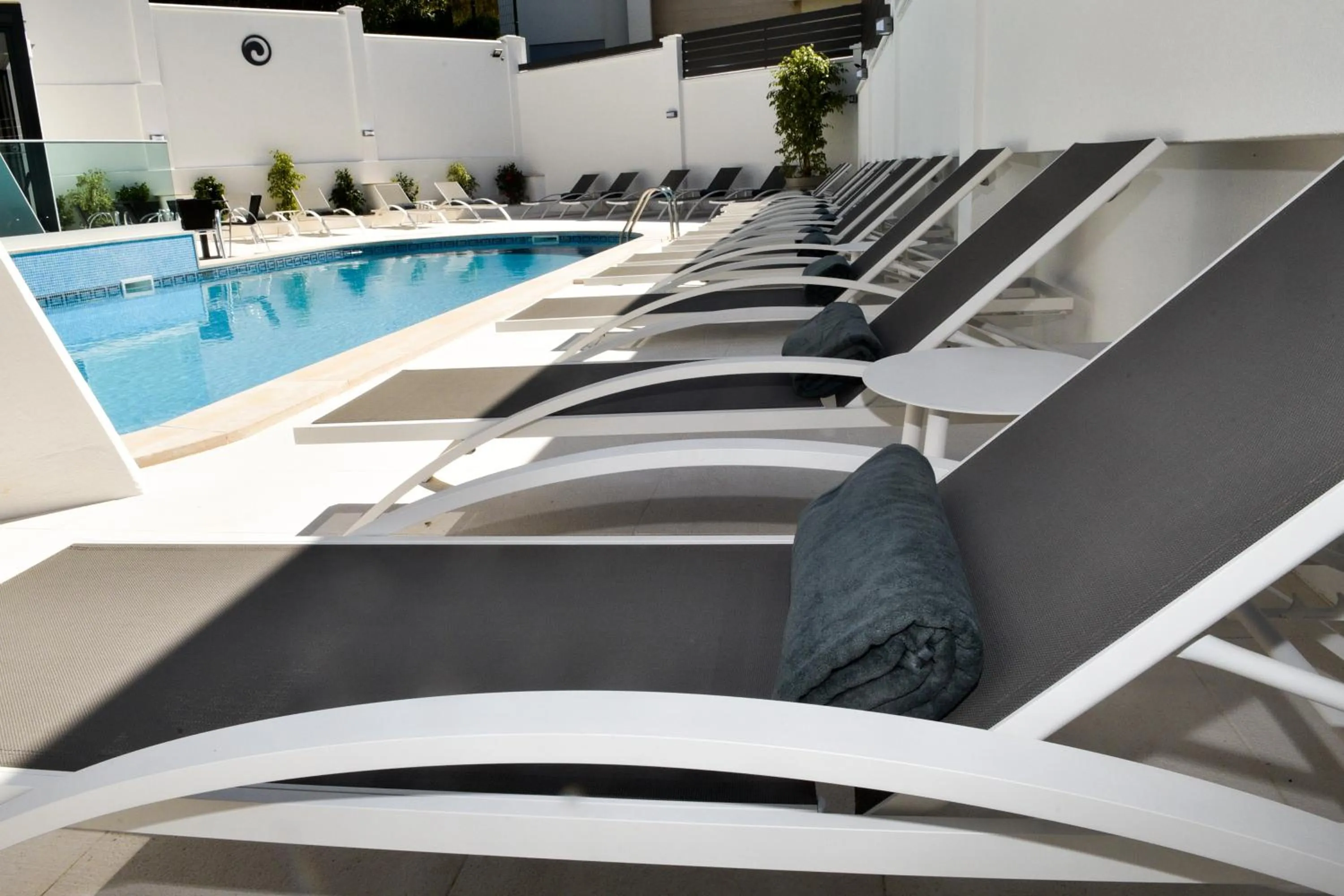 Swimming pool in Villamar Style Maison