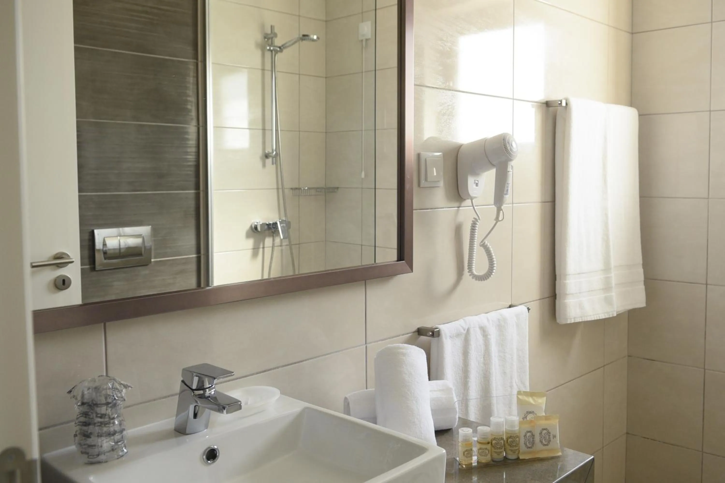 Bathroom in Villamar Style Maison