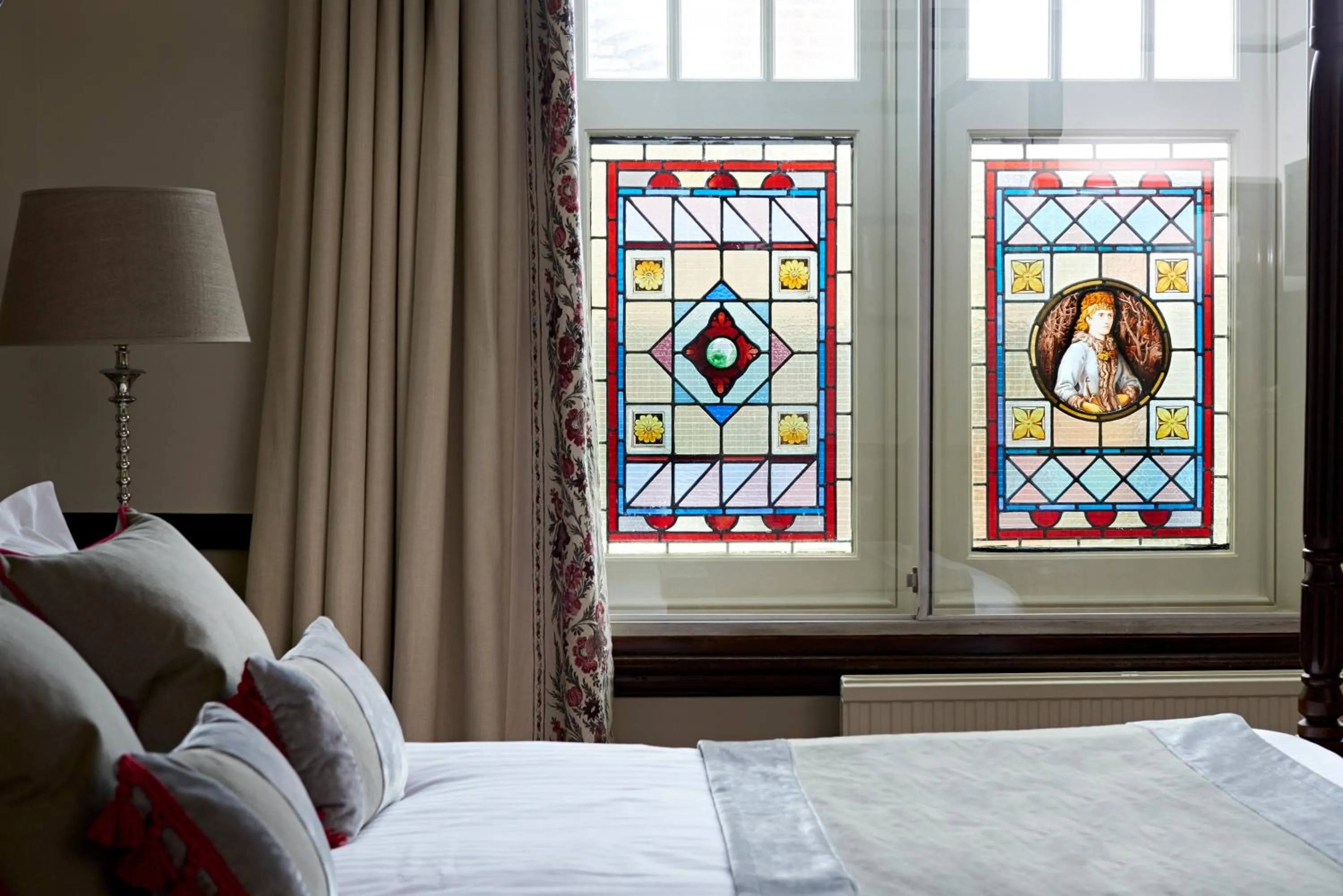 Property building, Bed in The Montagu Arms