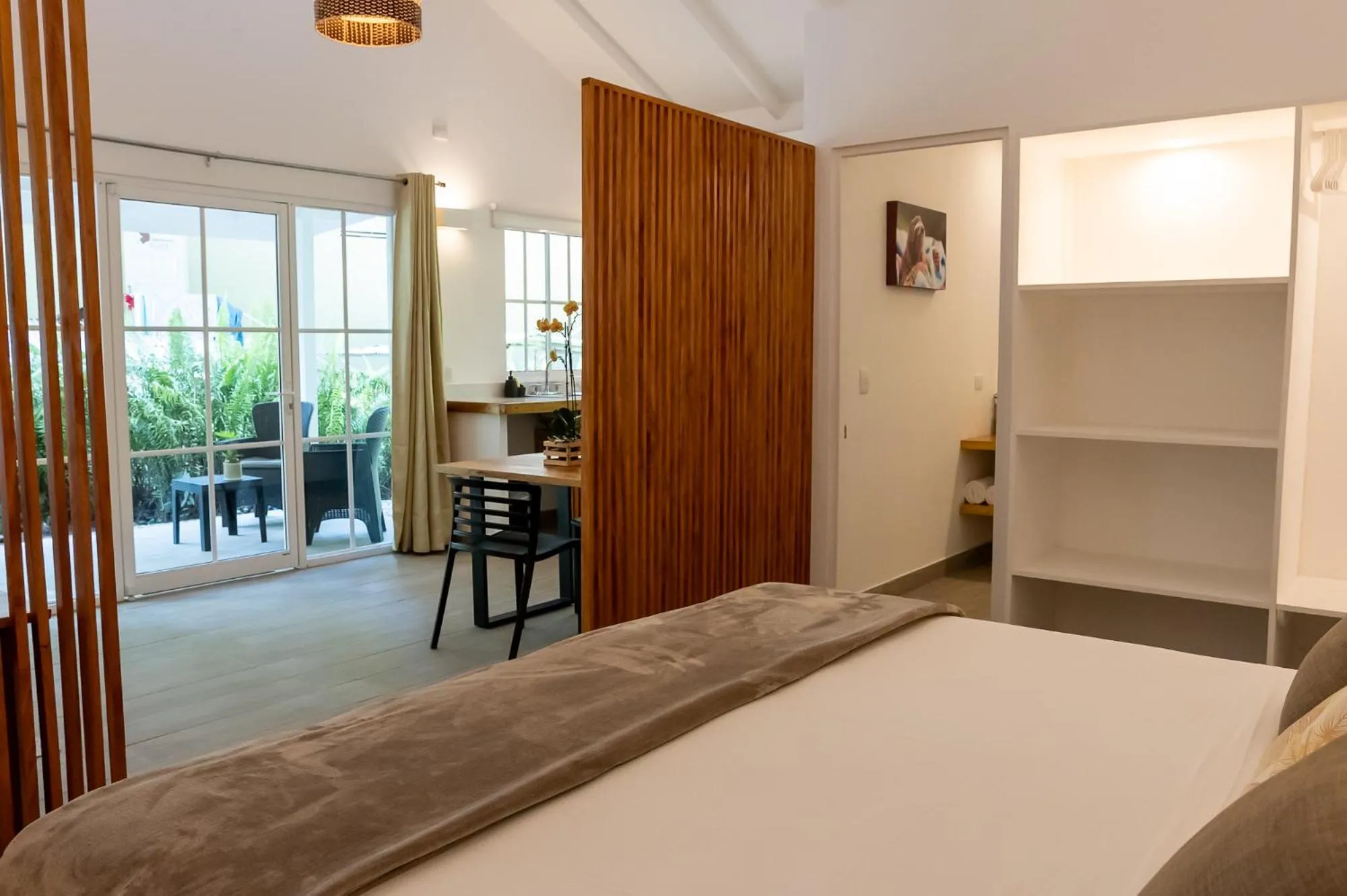 Photo of the whole room, Bed in Jaguar Inn Bungalows