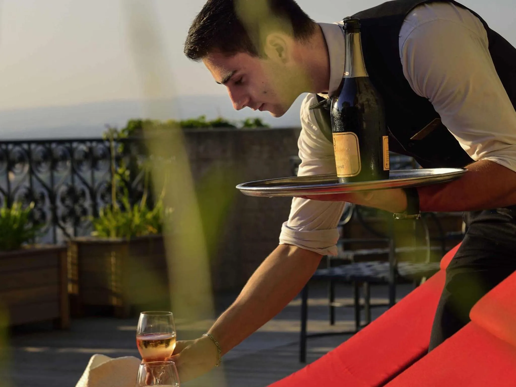 Lounge or bar in Hotel de la Cité Carcassonne - MGallery Collection