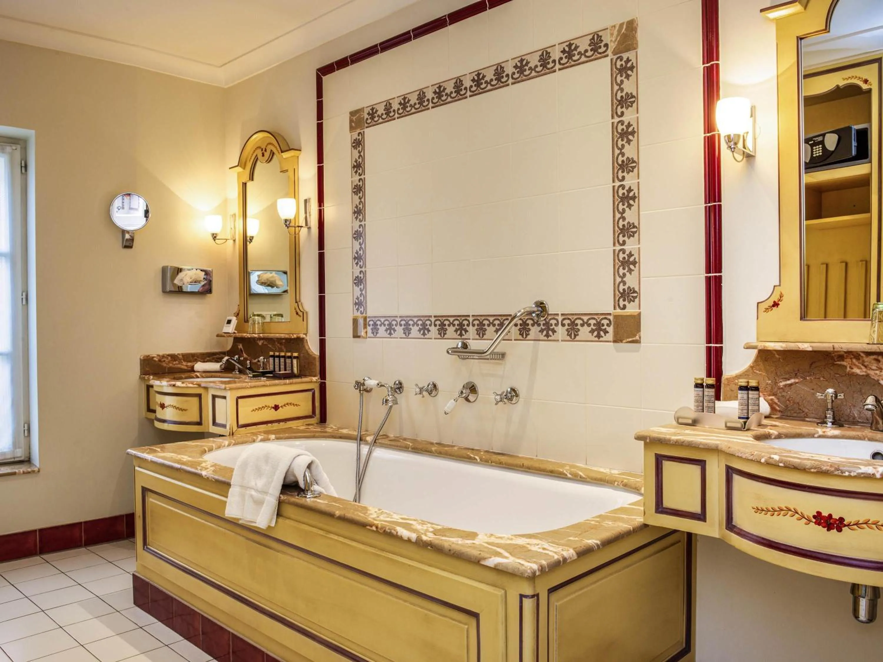Bedroom in Hotel de la Cité Carcassonne - MGallery Collection