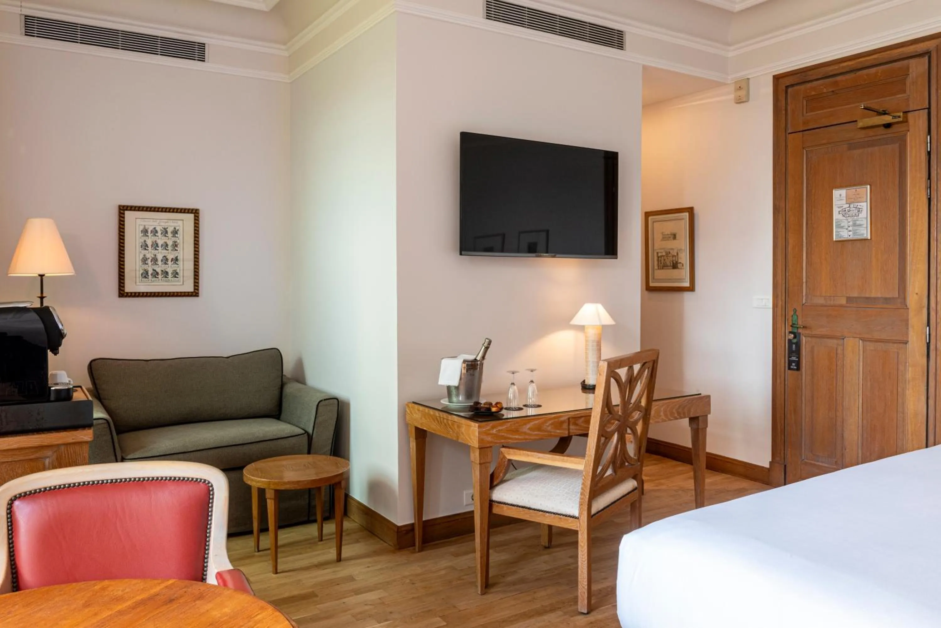 Bedroom, Bed in Hotel de la Cité Carcassonne - MGallery Collection