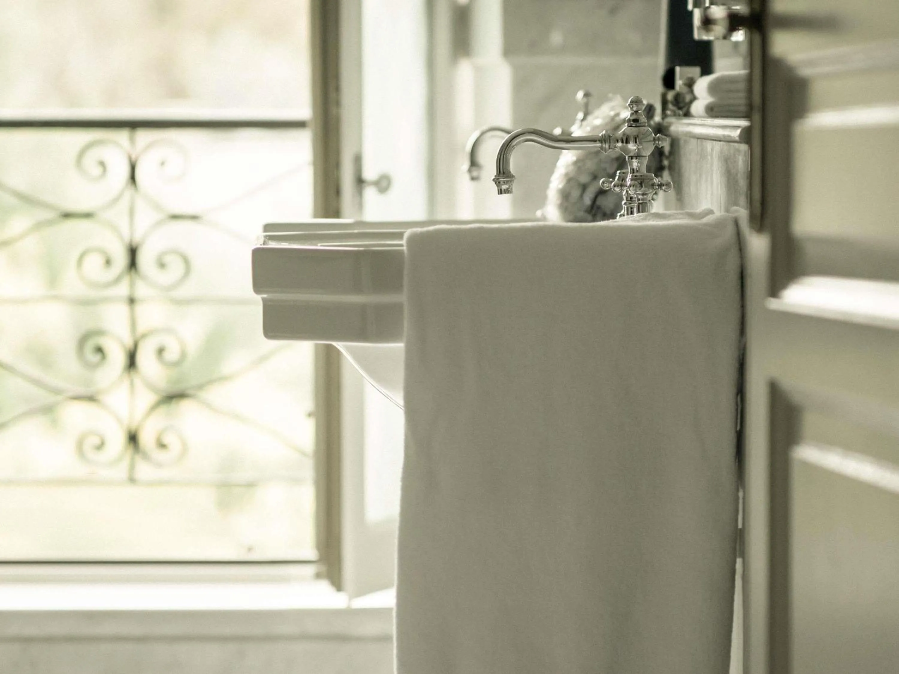 Bedroom in Hotel de la Cité Carcassonne - MGallery Collection