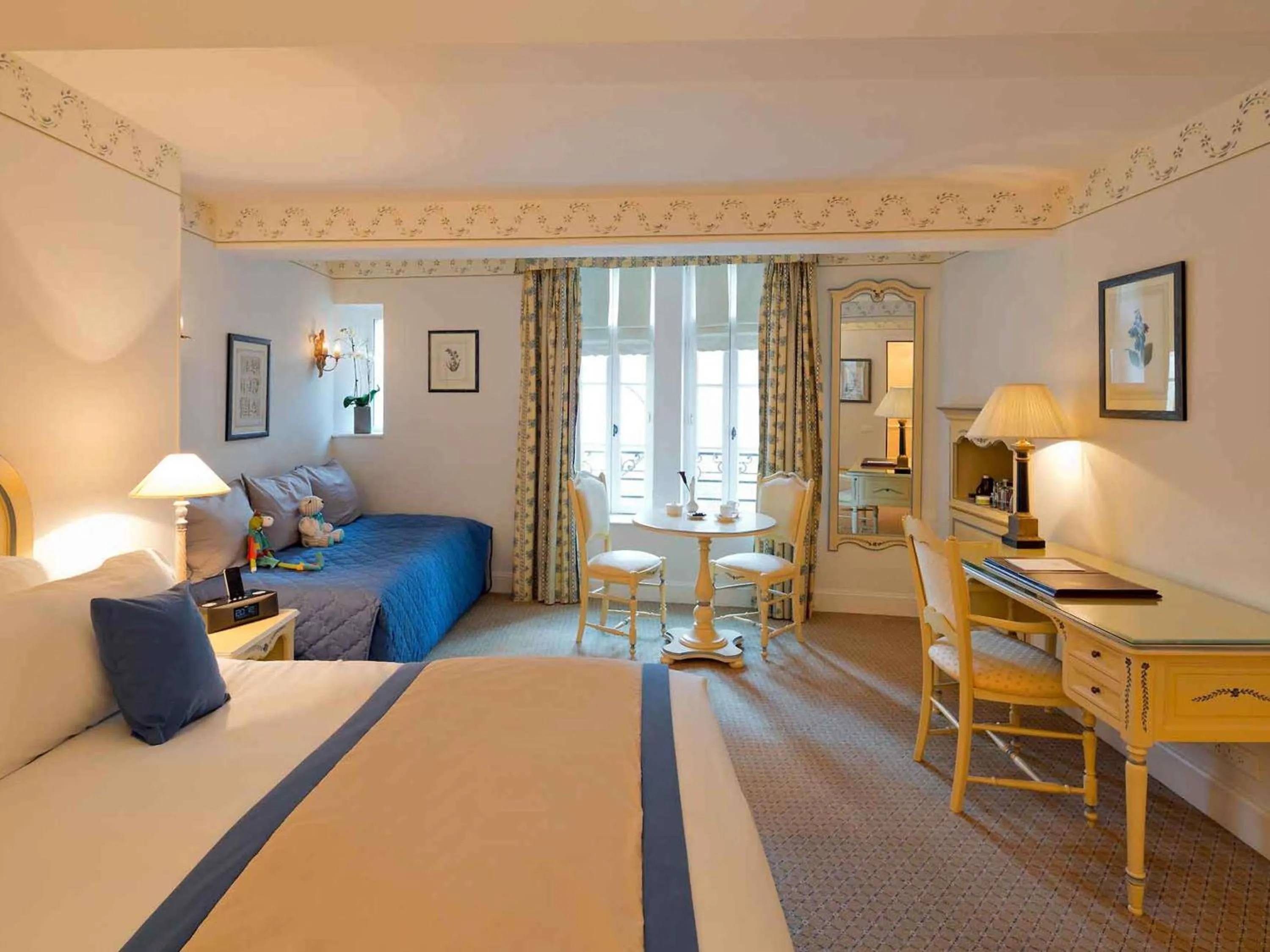 Bedroom, Bed in Hotel de la Cité Carcassonne - MGallery Collection