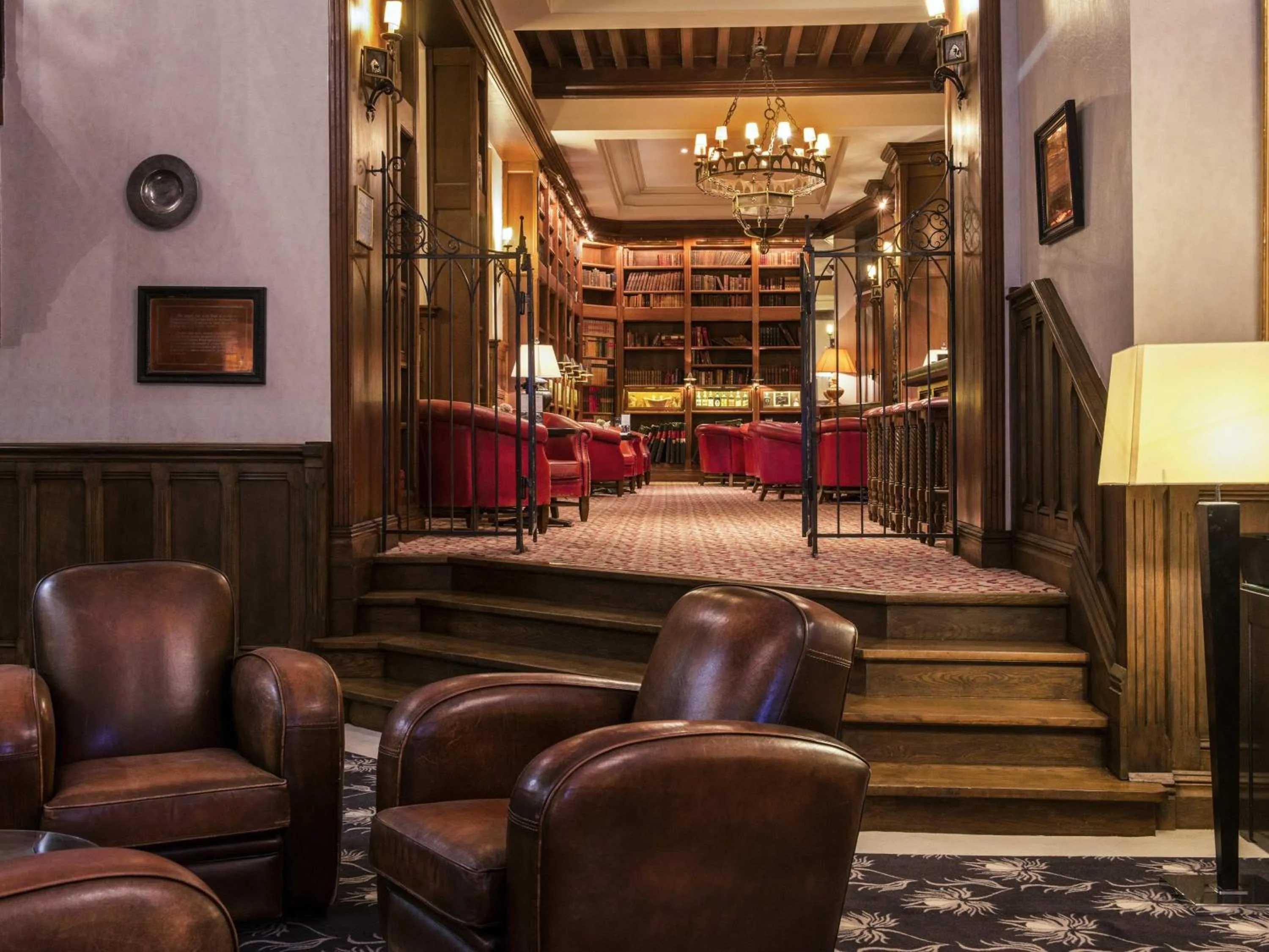 Lounge or bar in Hotel de la Cité Carcassonne - MGallery Collection