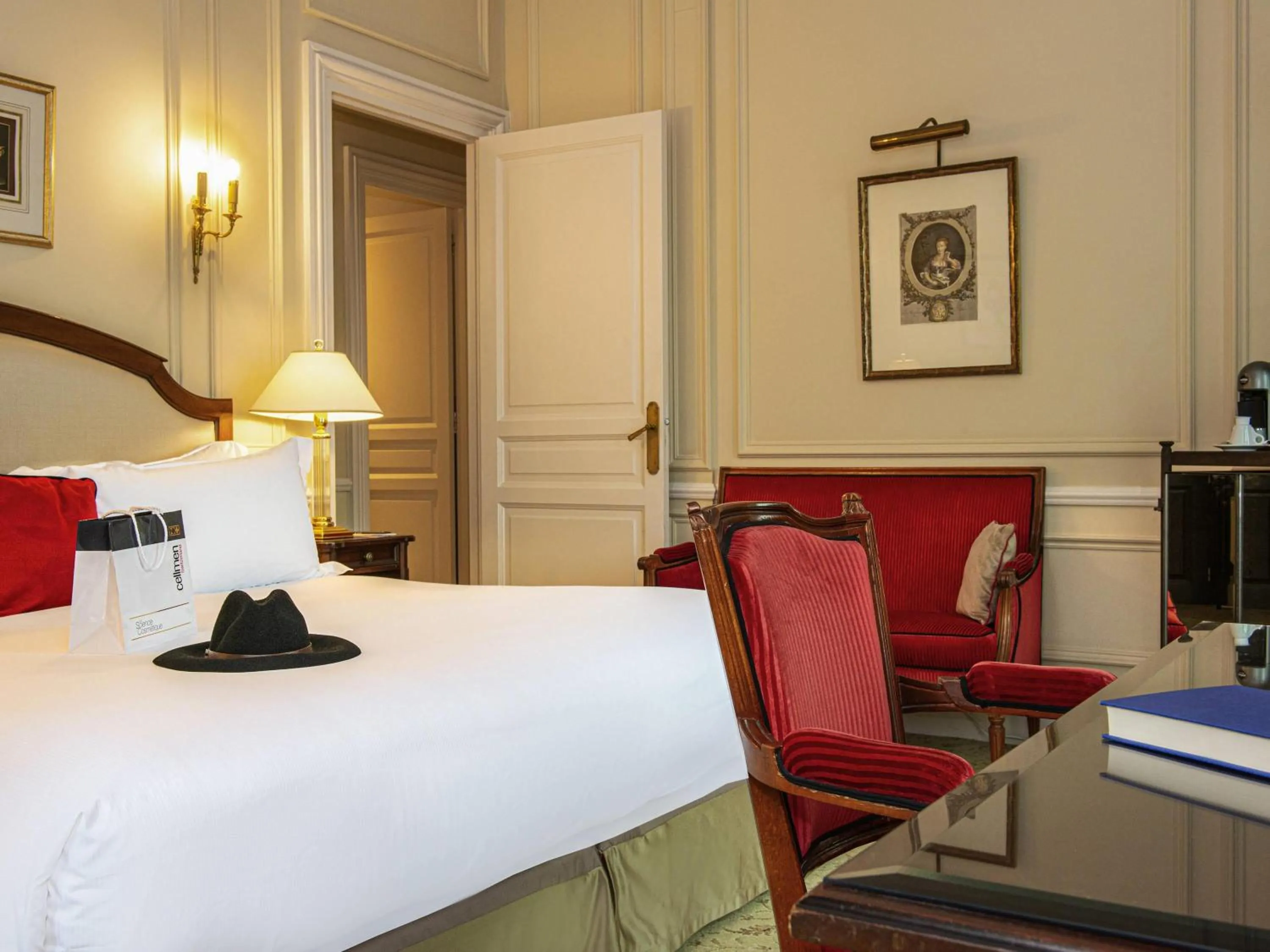 Bedroom in Hotel de la Cité Carcassonne - MGallery Collection