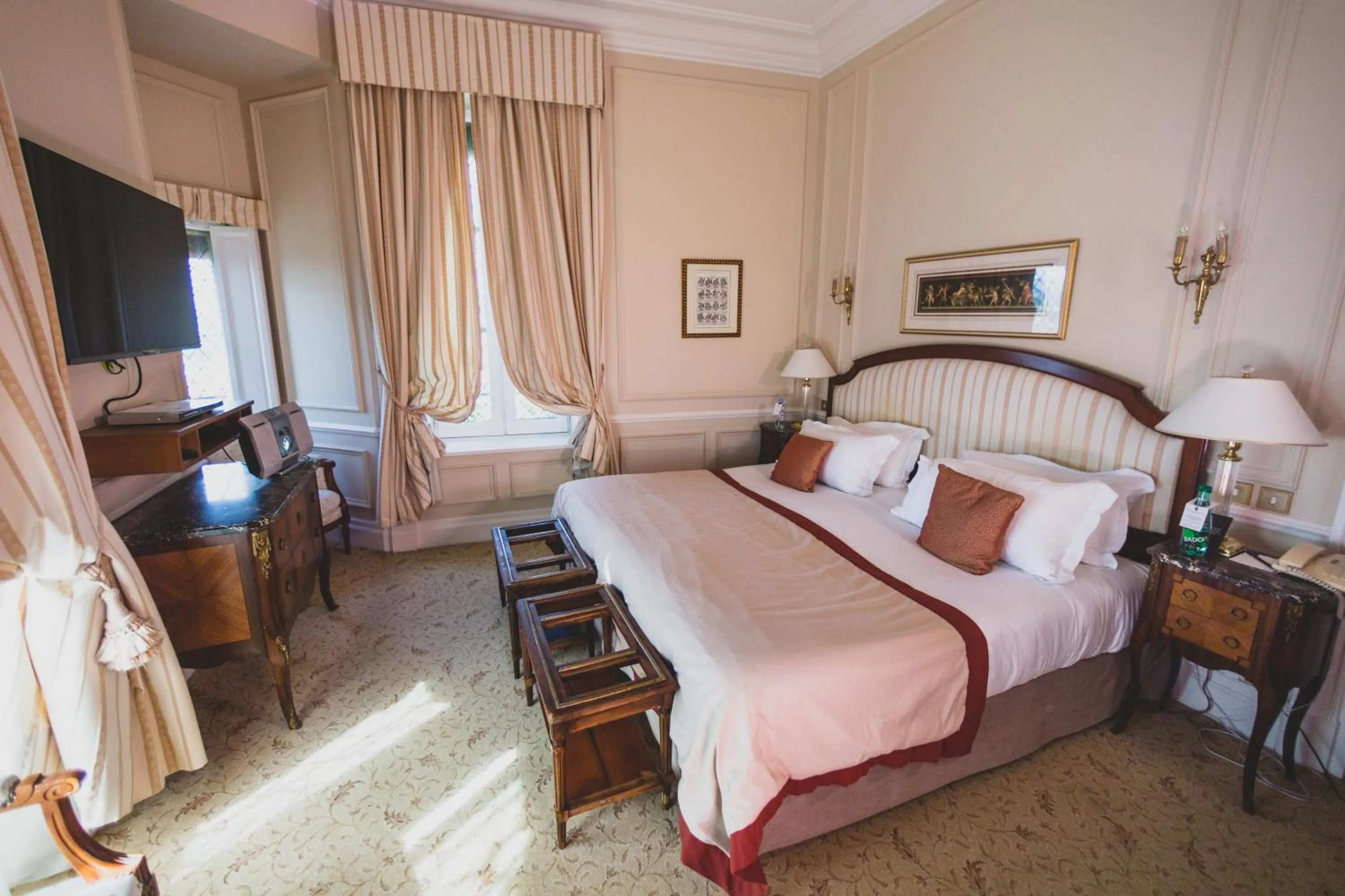 Bedroom, Bed in Hotel de la Cité Carcassonne - MGallery Collection