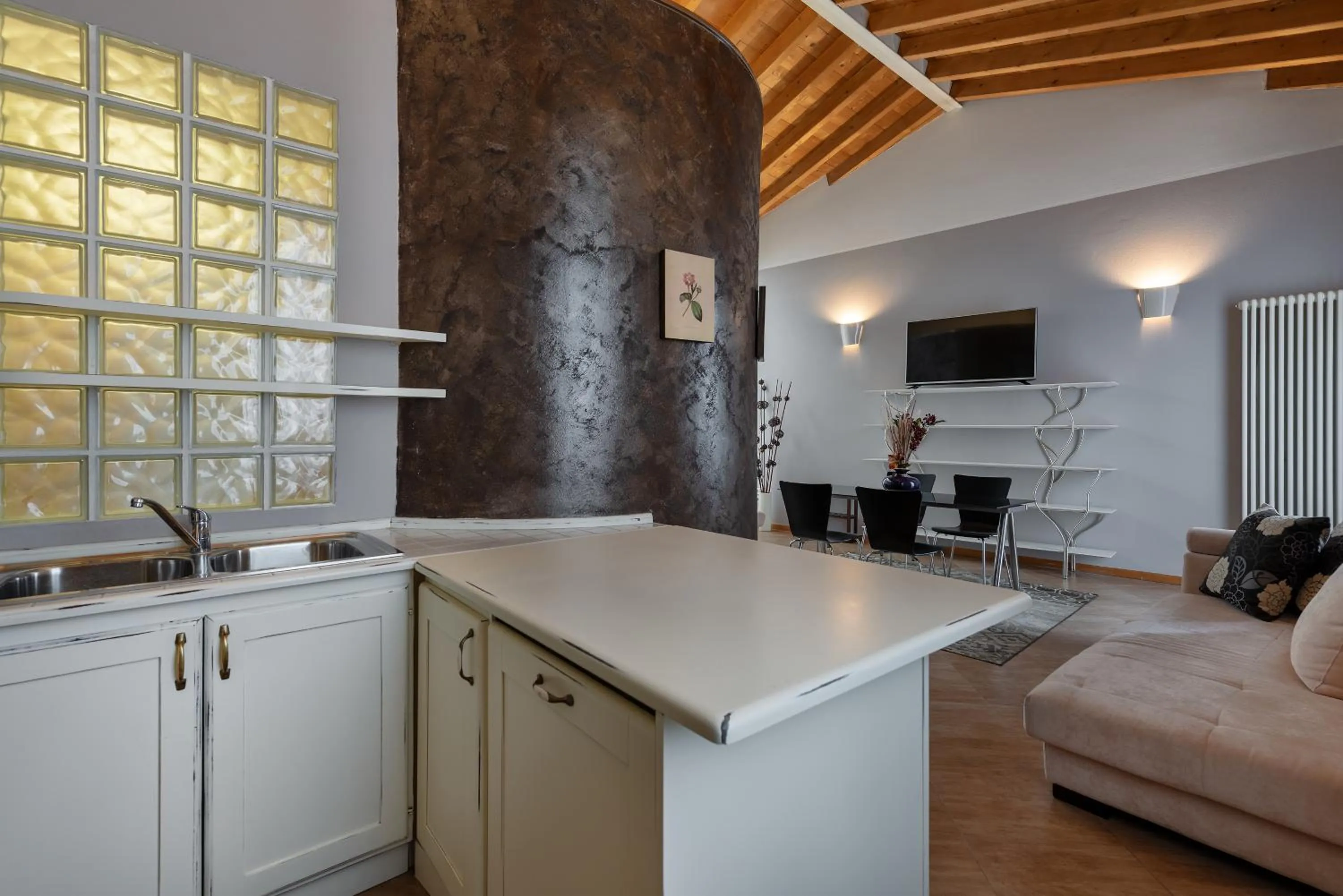 Kitchen or kitchenette in Hotel Mastino