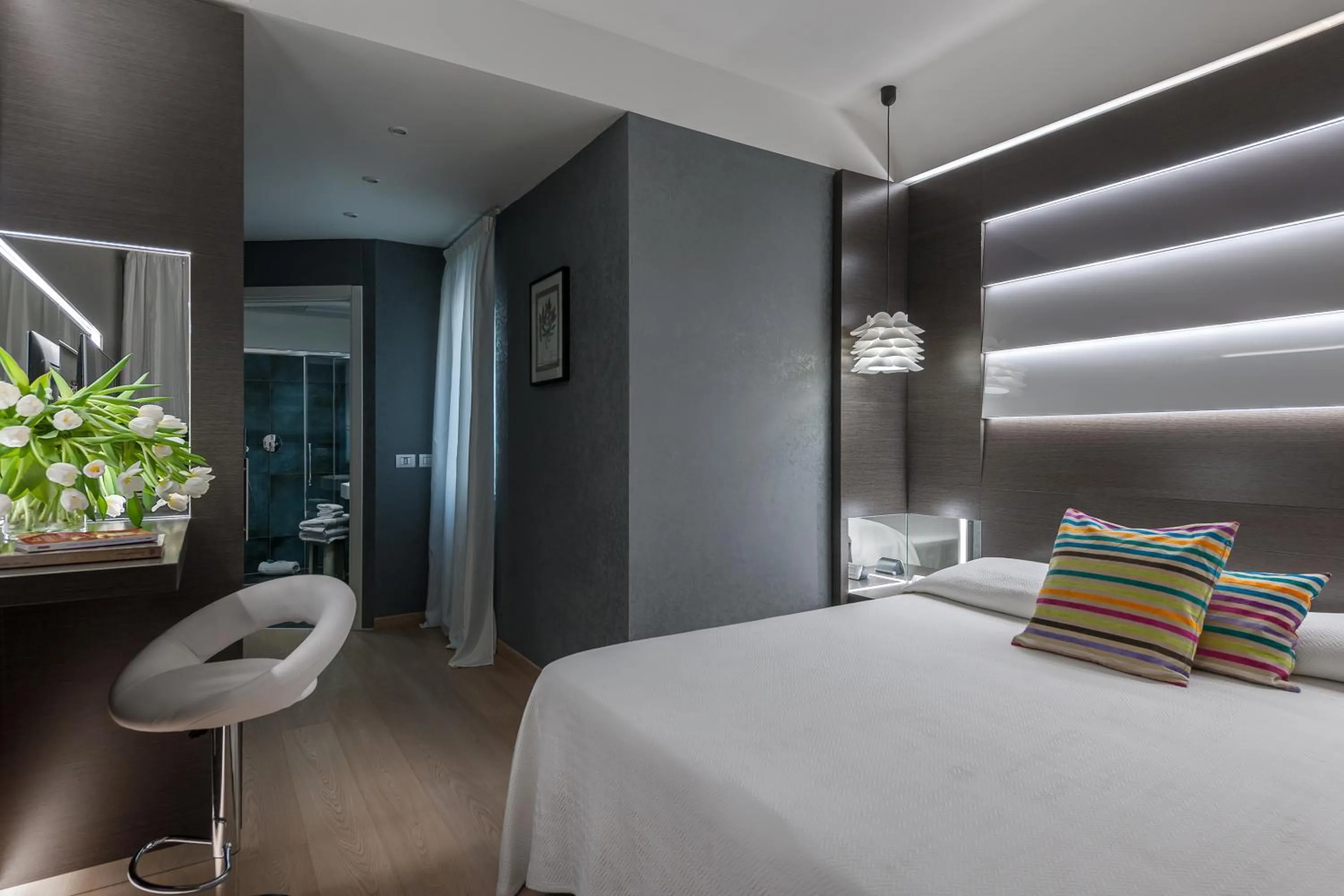 Bathroom, Bed in Hotel Mastino