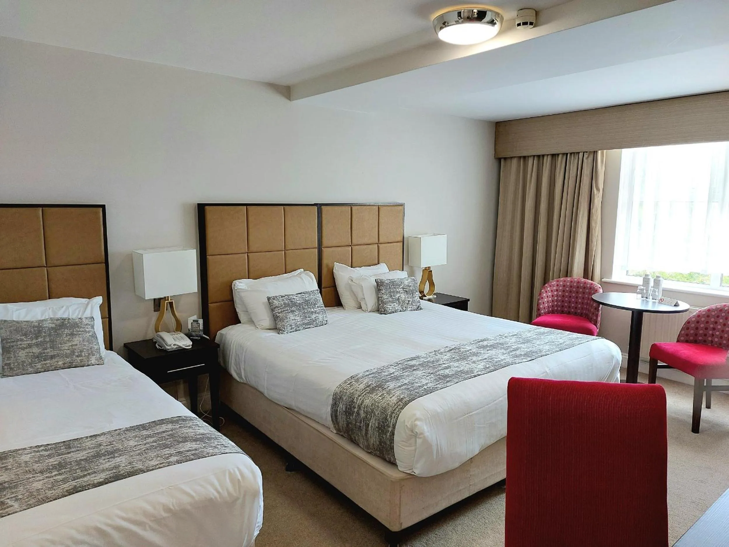 Bed in Menlo Park Hotel