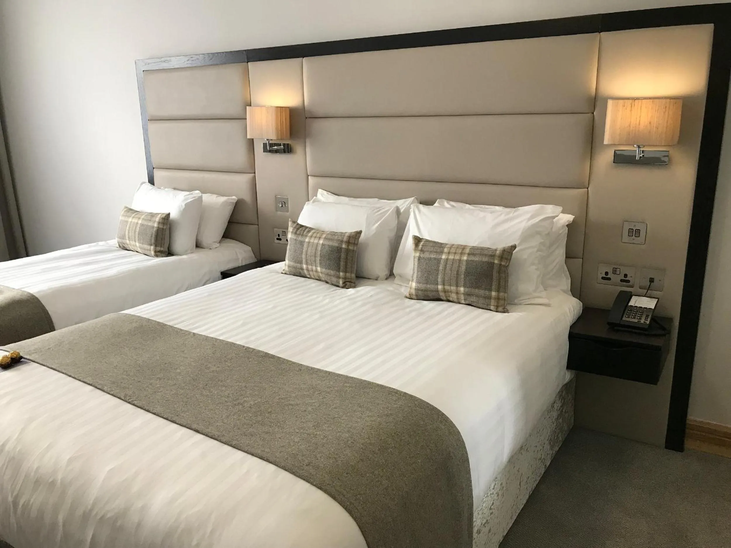 Bed in Menlo Park Hotel