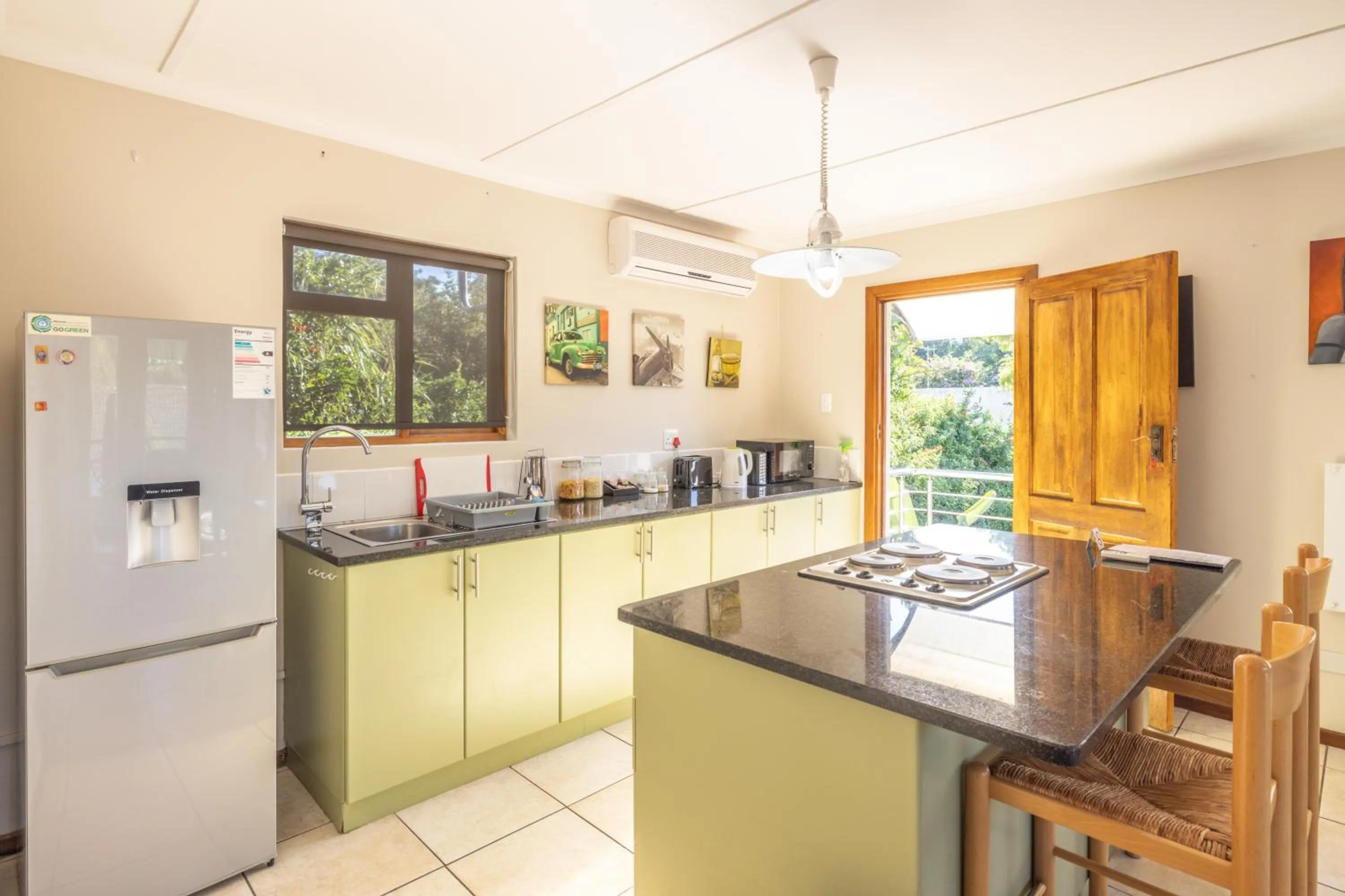 Kitchen or kitchenette in 1-on-Ross