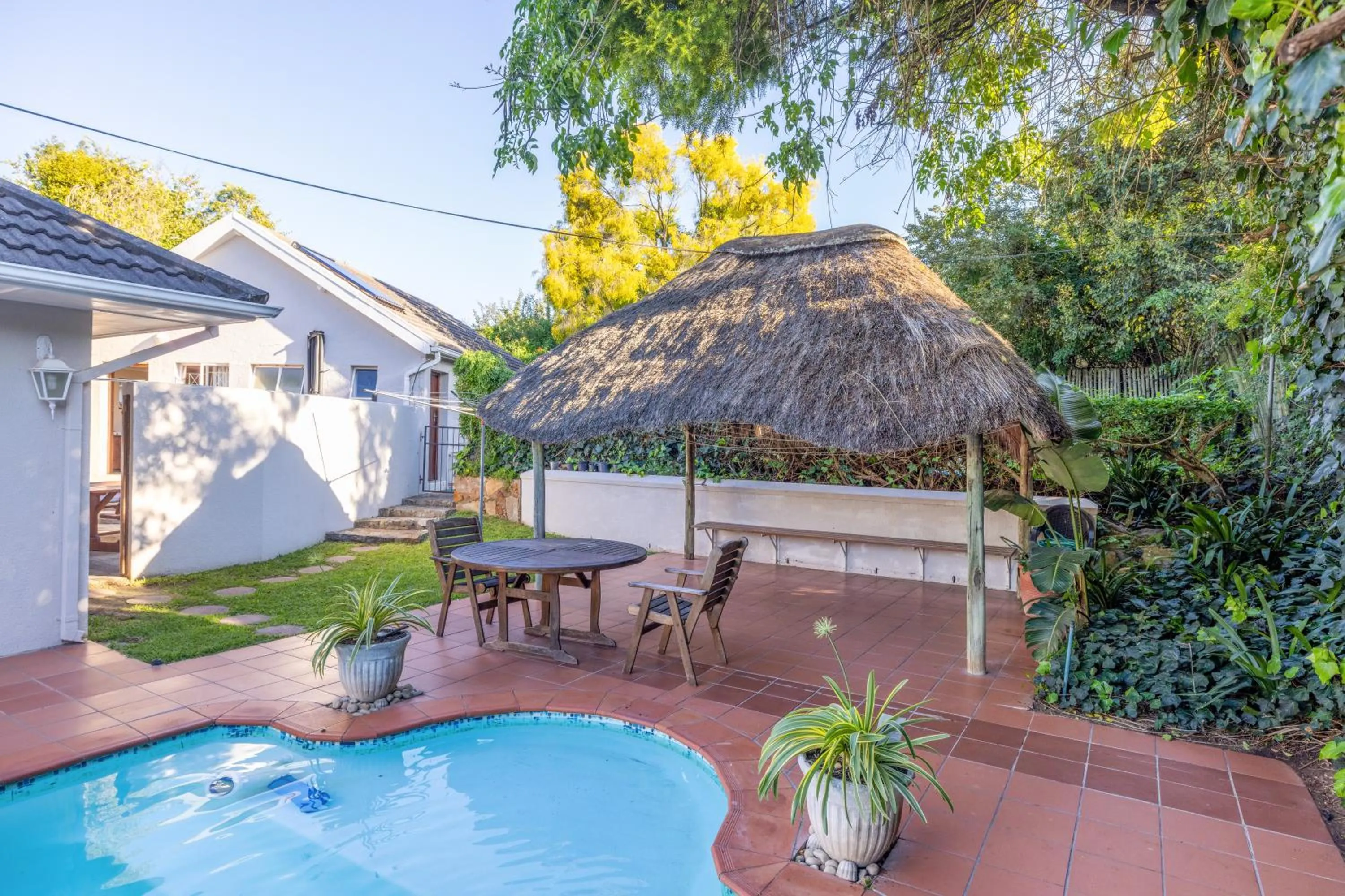 Swimming pool in 1-on-Ross