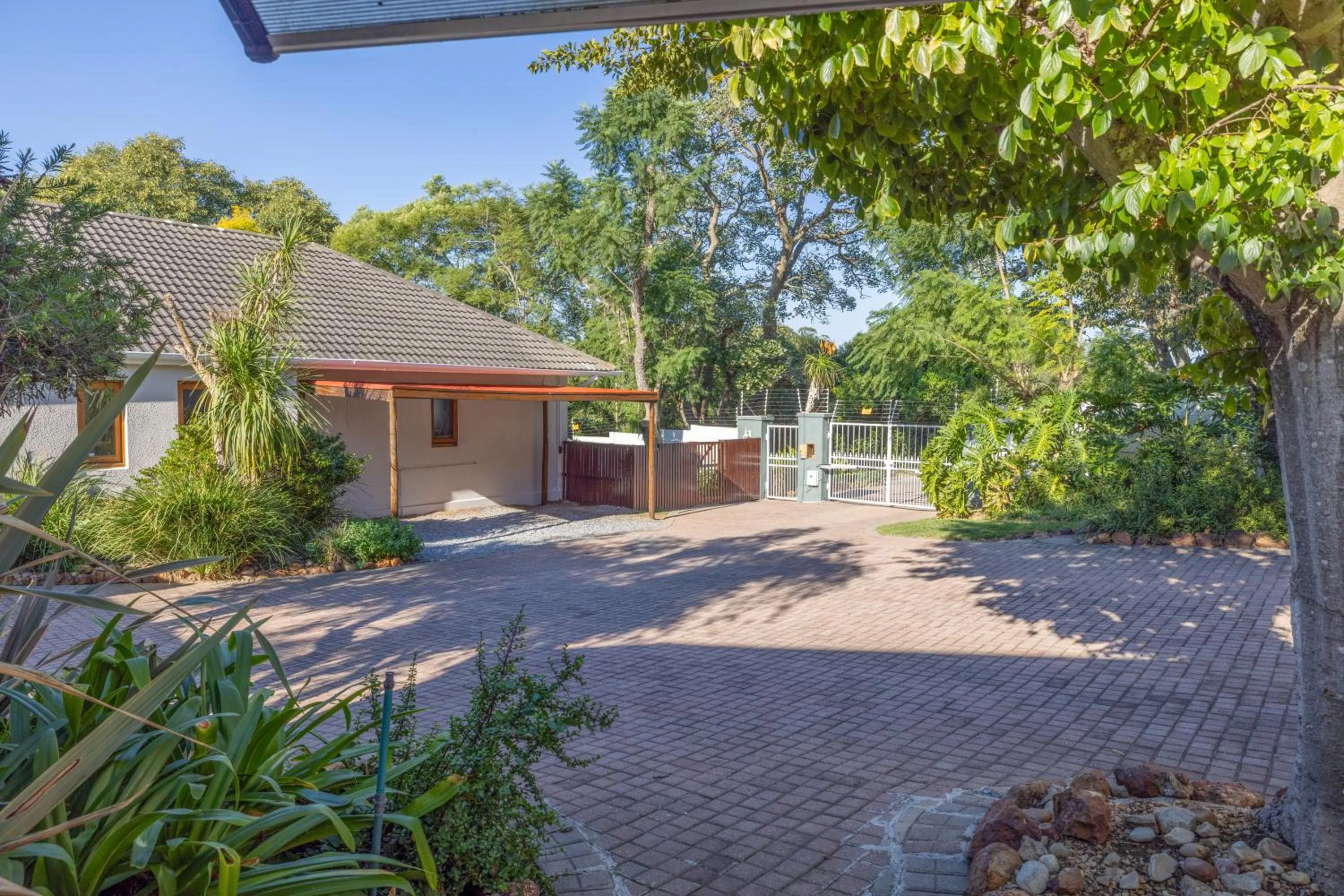 Parking in 1-on-Ross