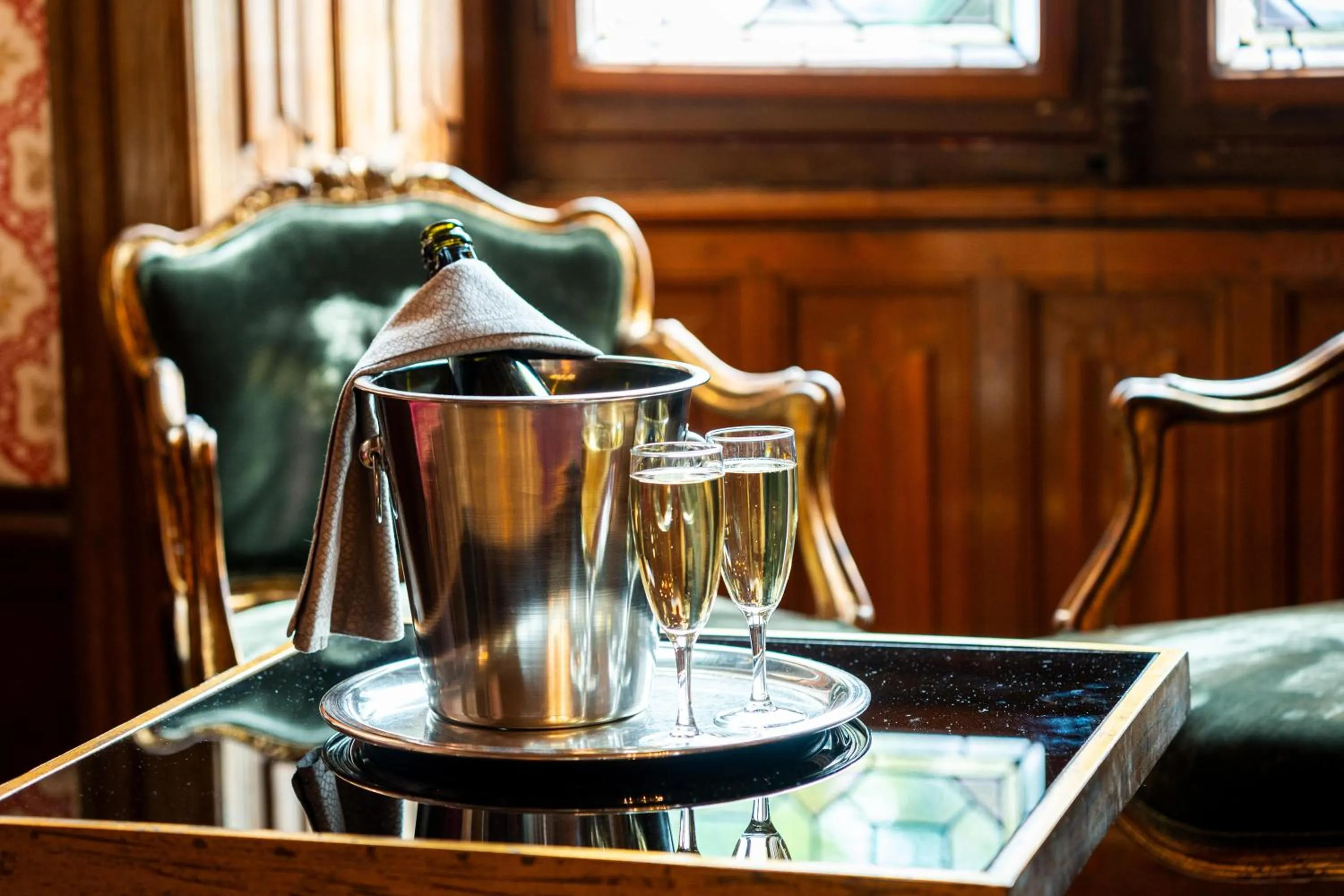 Lounge or bar in Le Manoir Saint Thomas