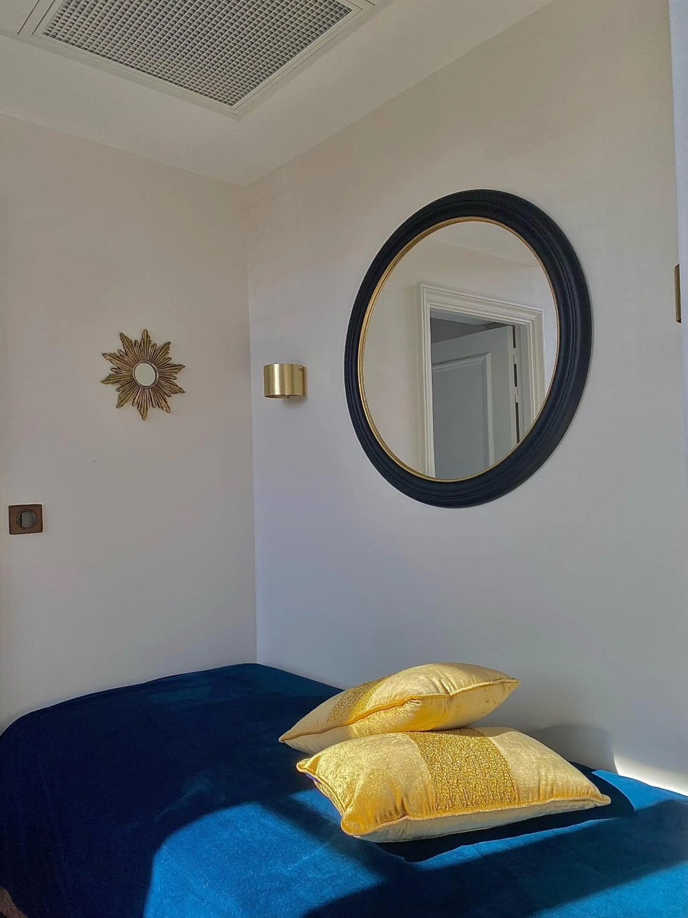 Bedroom, Bed in Le Manoir Saint Thomas