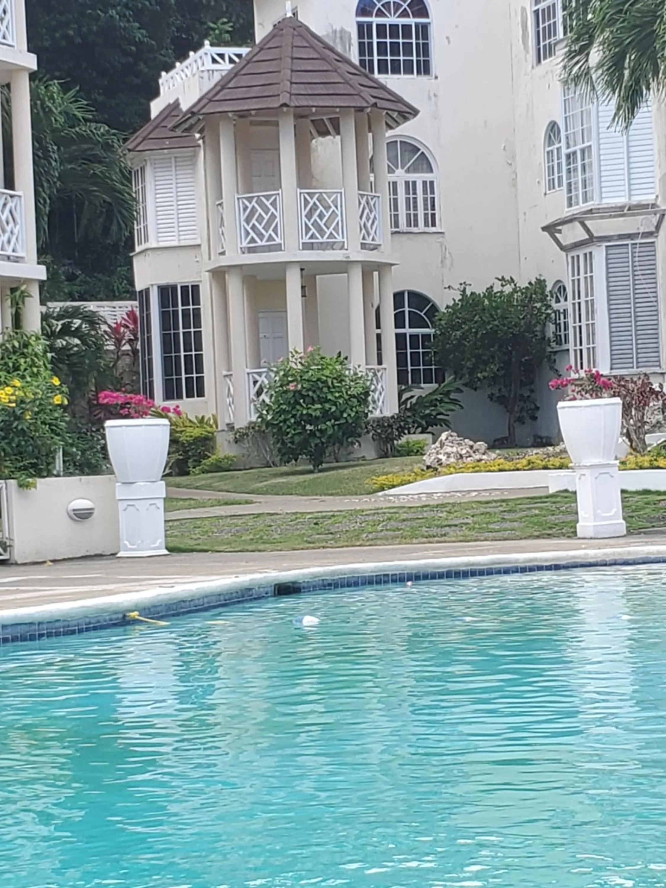 Swimming pool in Blue Topaz