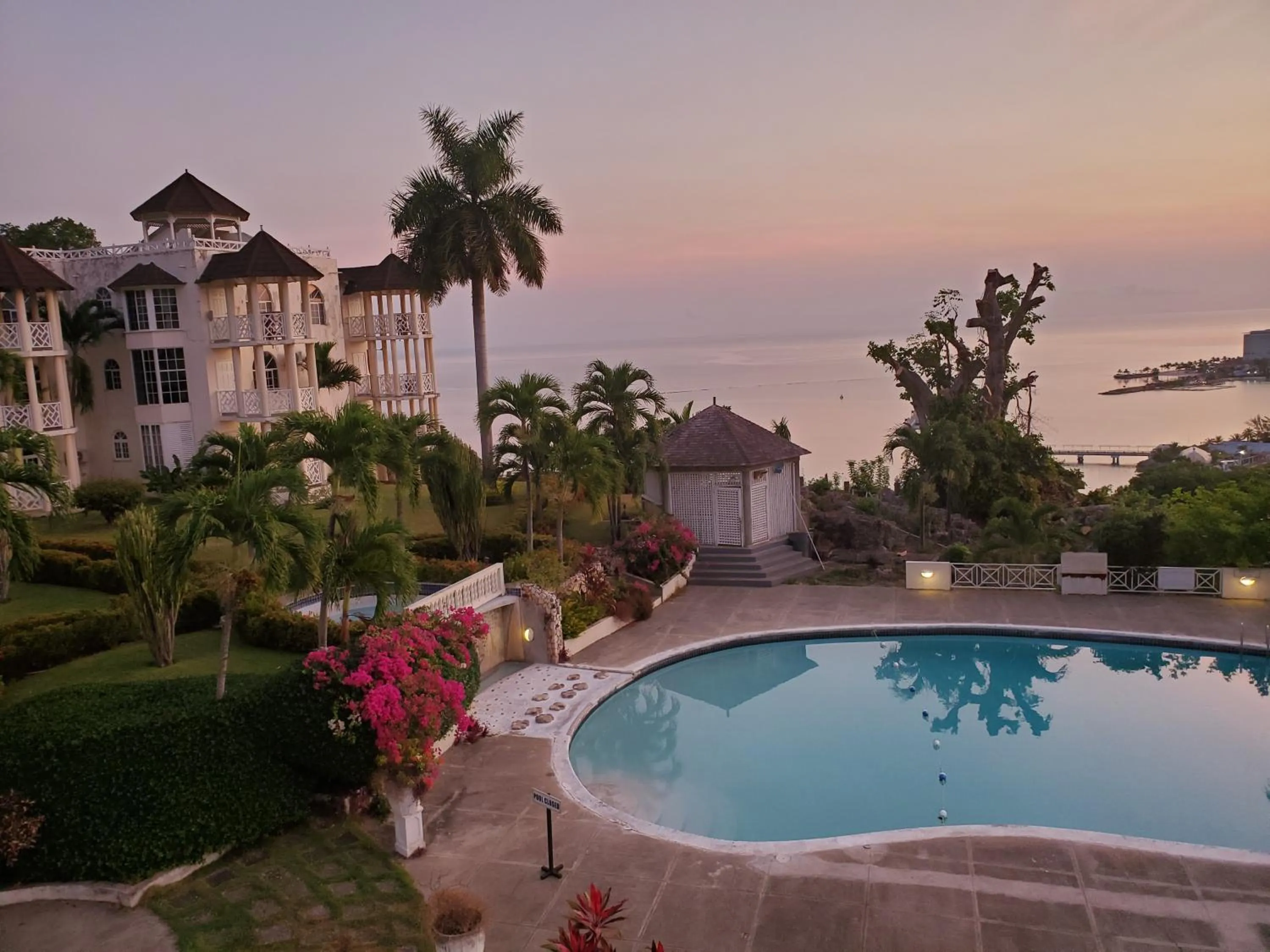 Swimming pool in Blue Topaz
