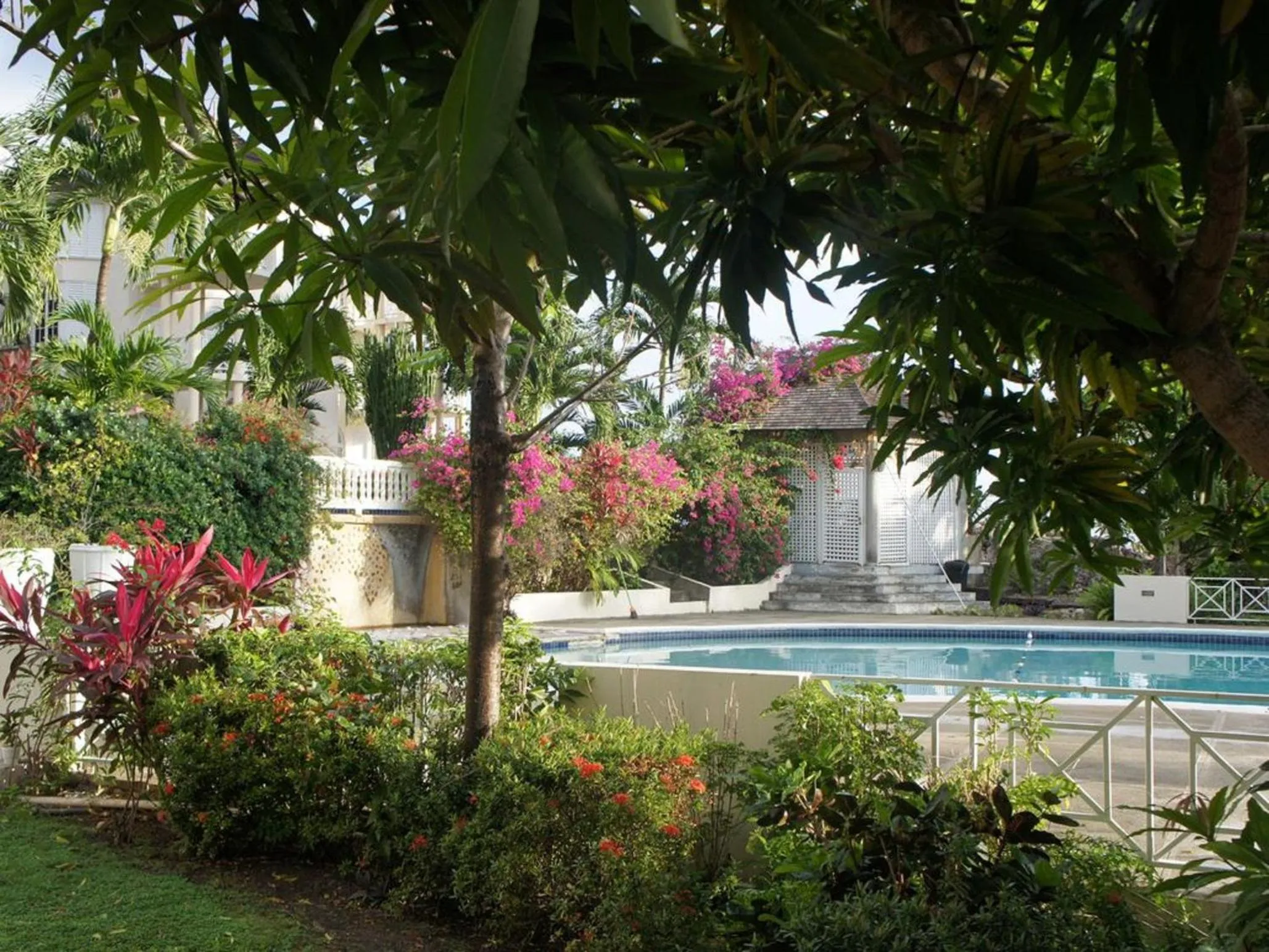 Swimming pool in Blue Topaz