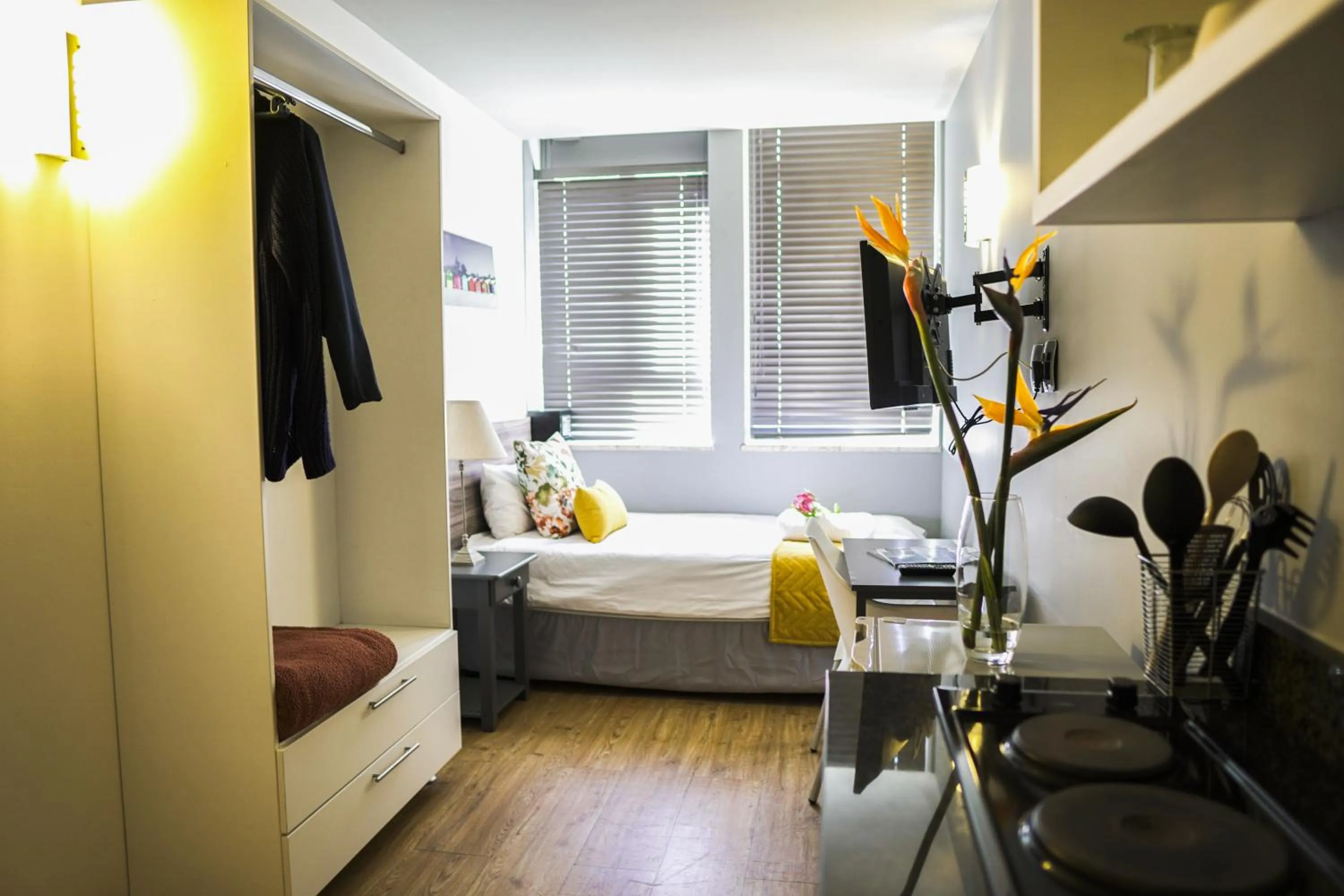 Kitchen or kitchenette, Bed in 106 On Adderley Accommodation
