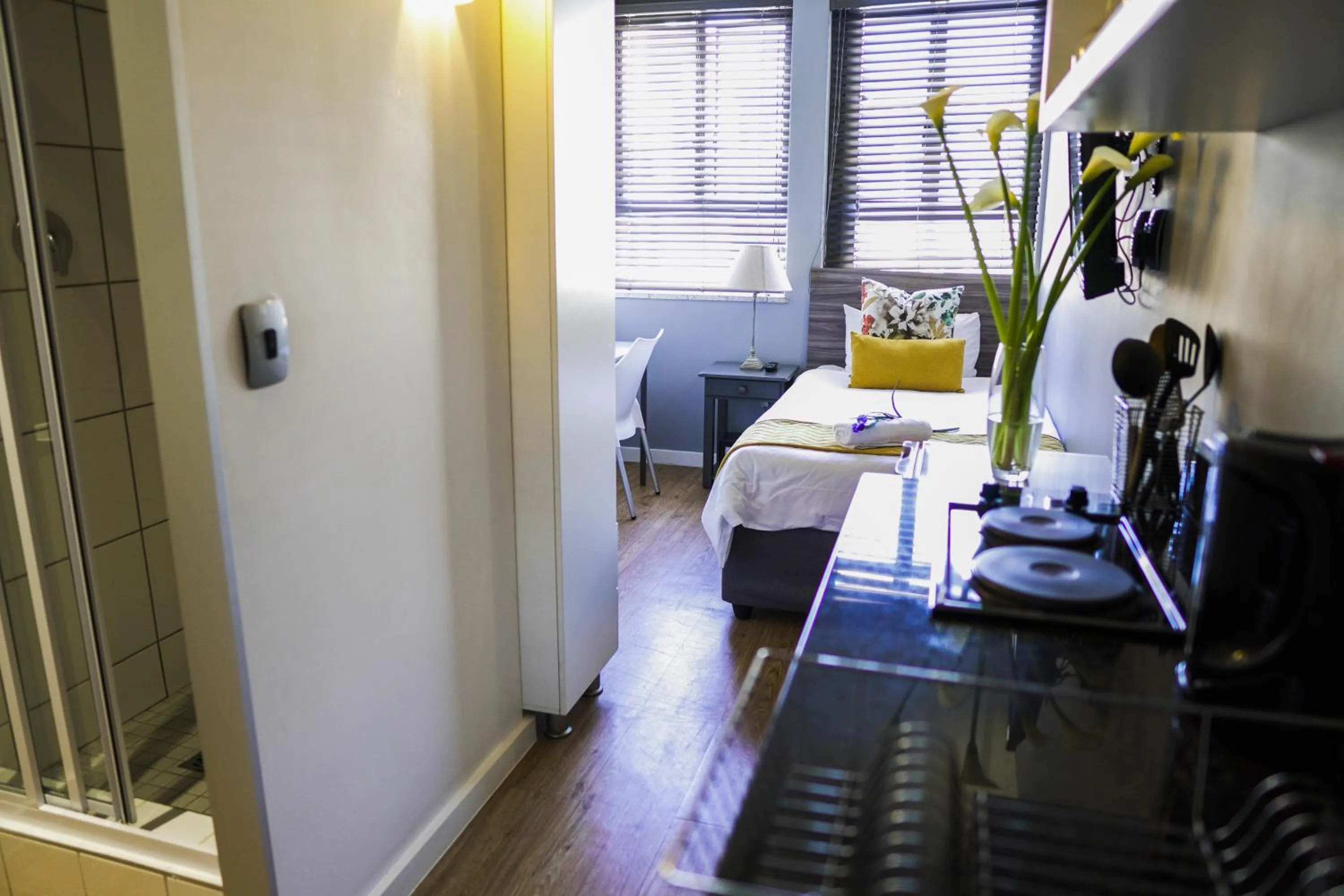 Kitchen or kitchenette, Bed in 106 On Adderley Accommodation