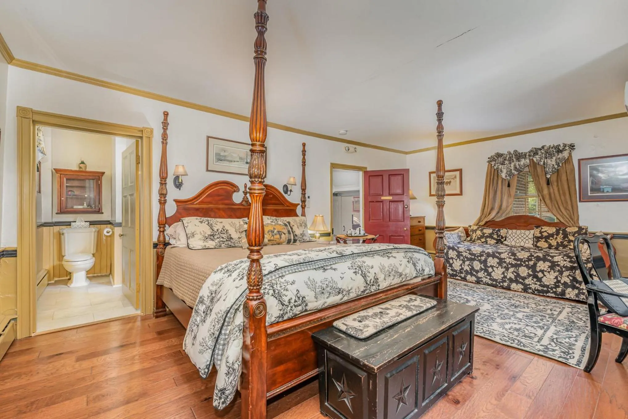 Bed in Fallen Tree Farm Bed and Breakfast