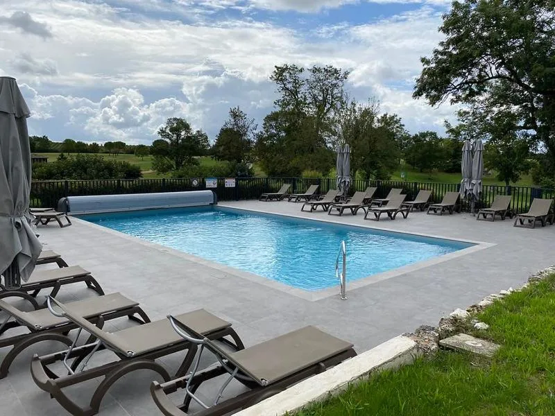 Swimming pool in Château des Vigiers
