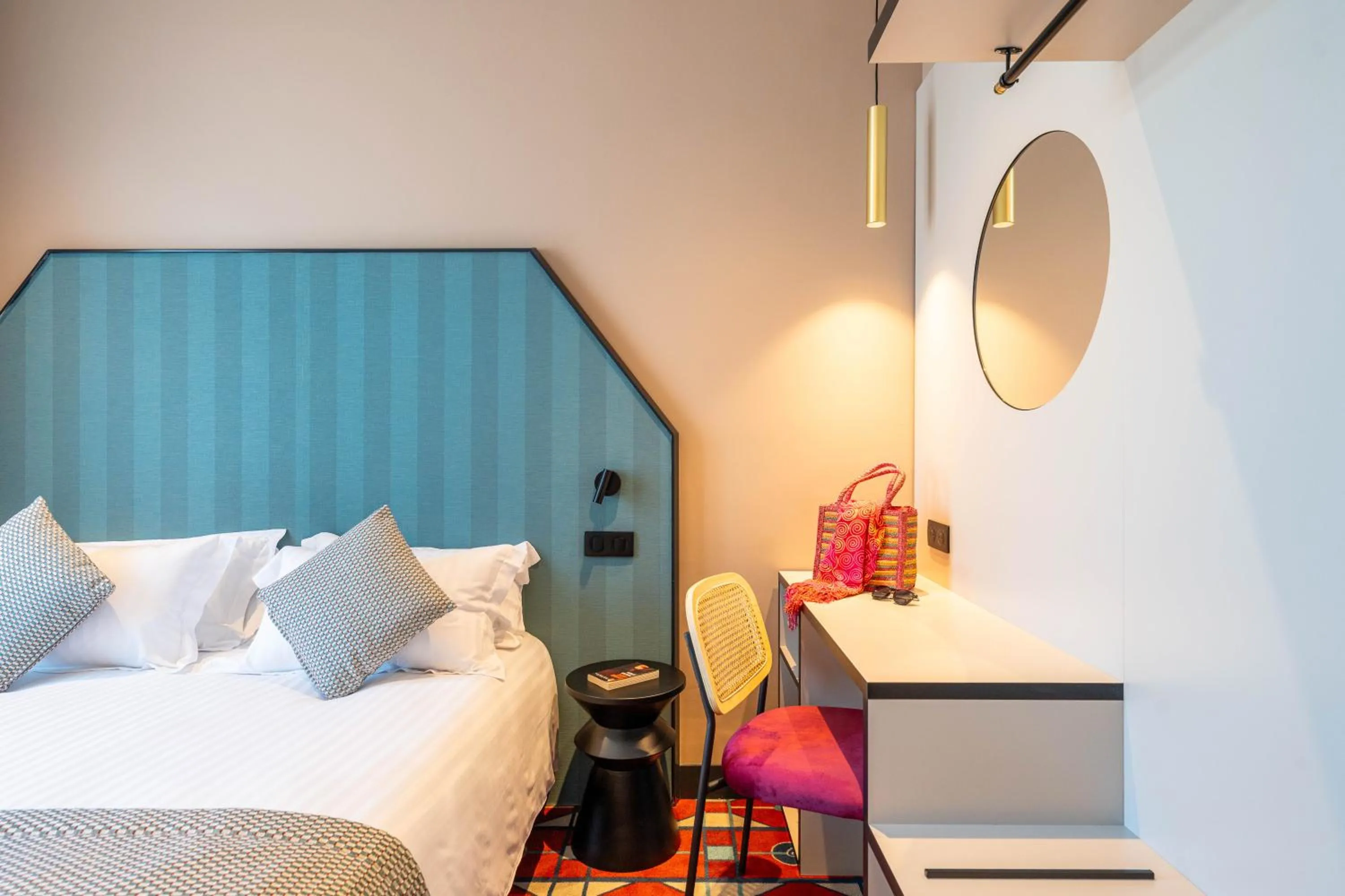 Bed in Hôtel CASA MOHO - Juan-Les-Pins