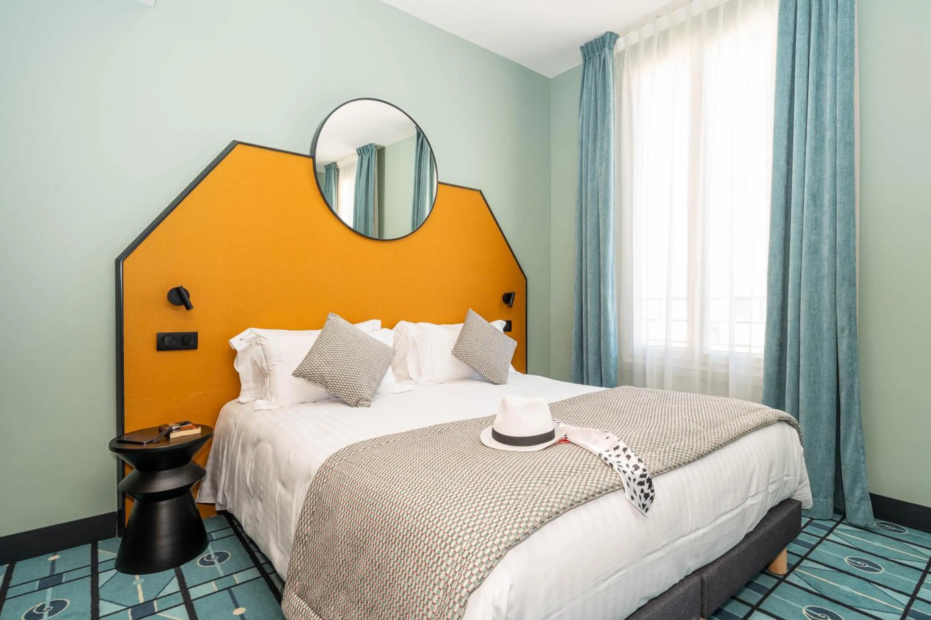 Bed in Hôtel CASA MOHO - Juan-Les-Pins