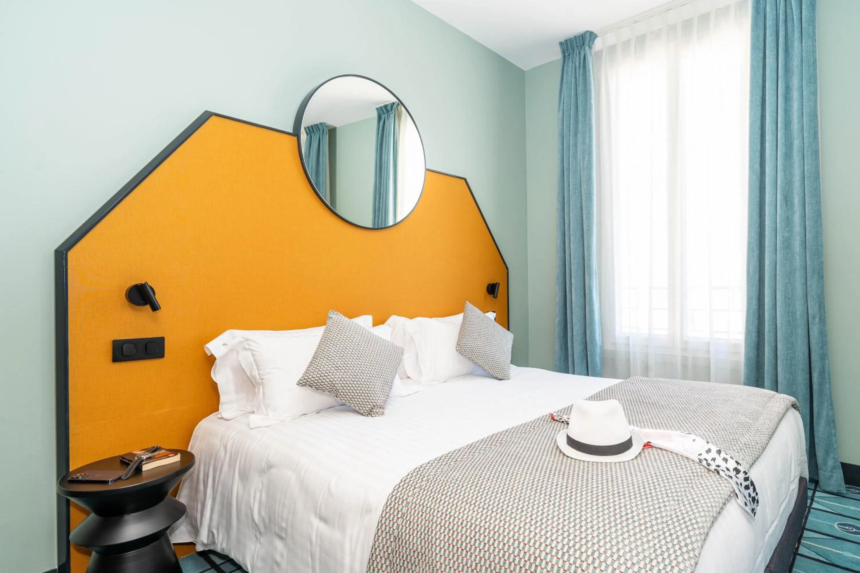 Bed in Hôtel CASA MOHO - Juan-Les-Pins